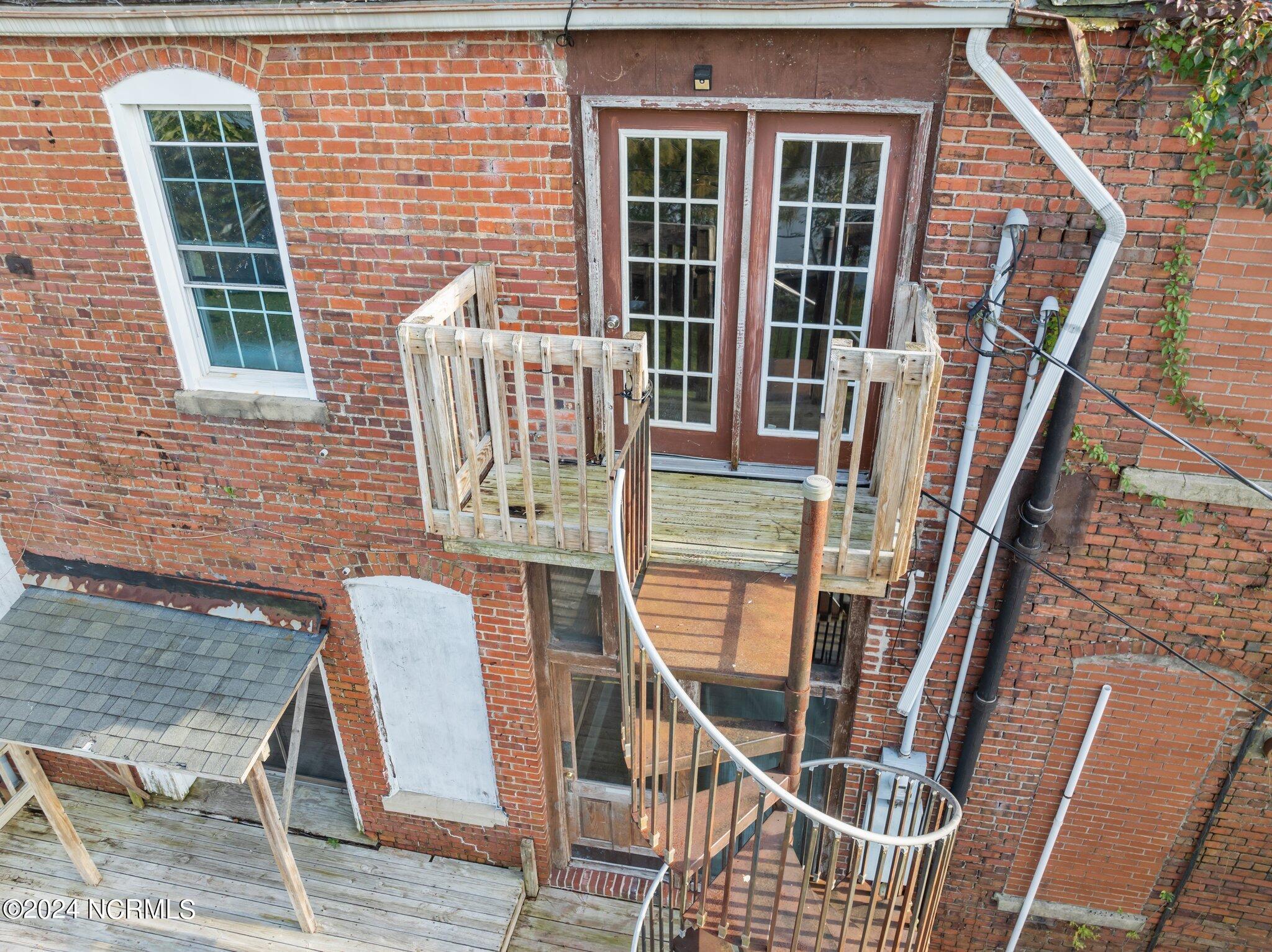 113-117 W Water Street Property Photo 9