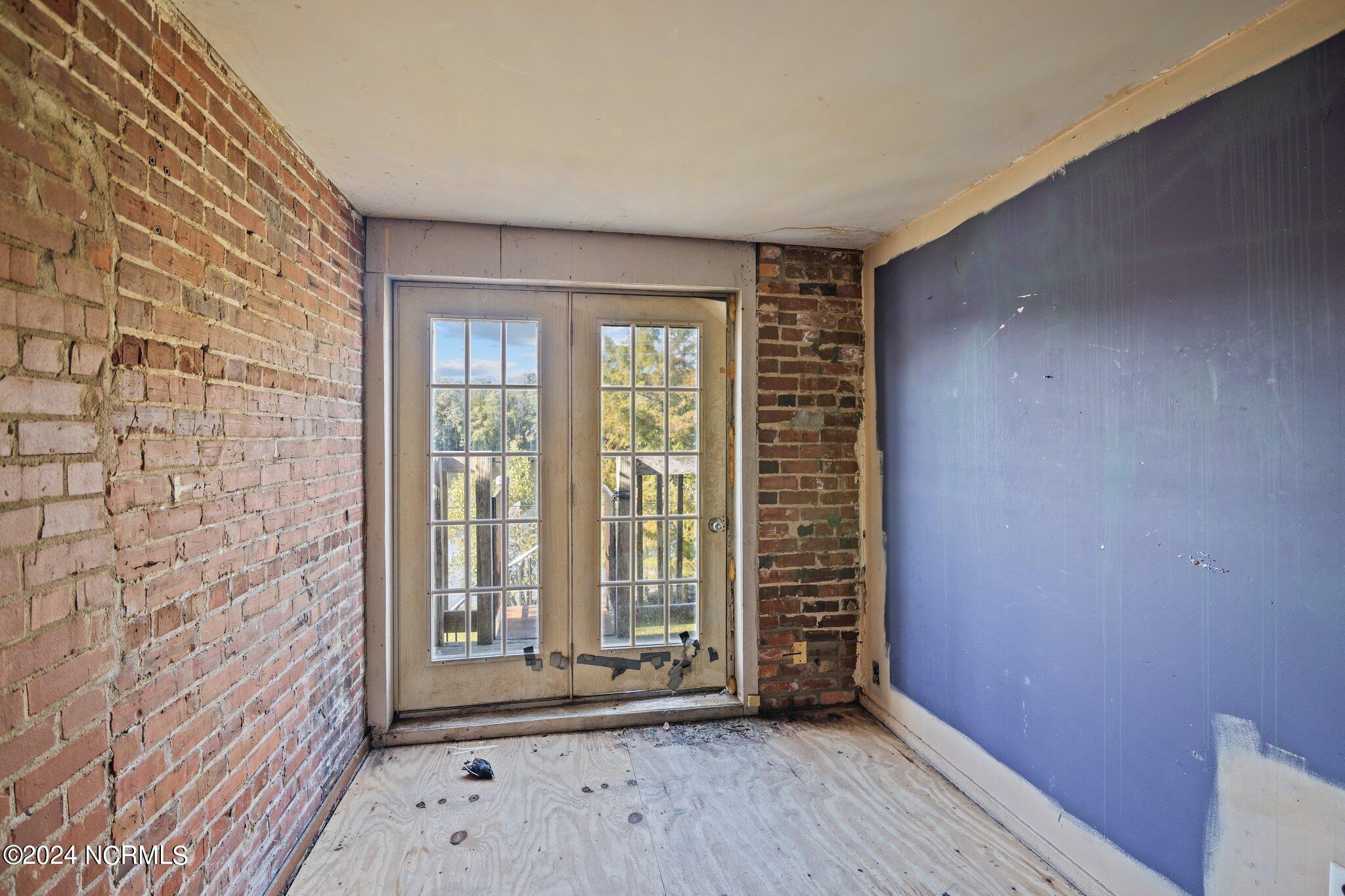 113-117 W Water Street Property Photo 41