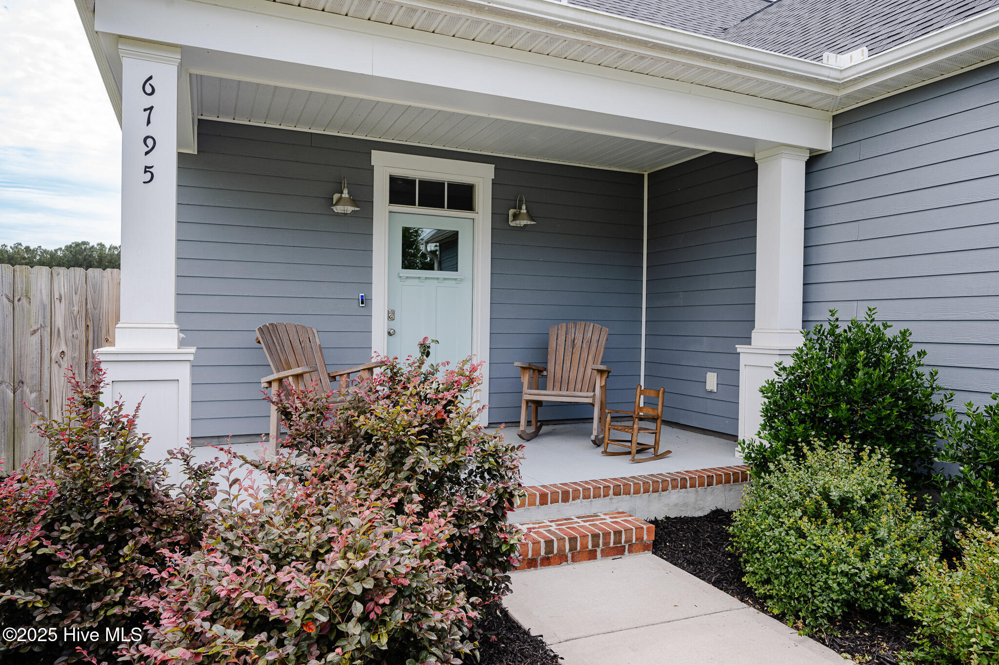 6795 Campbells Ridge Drive Property Photo 3