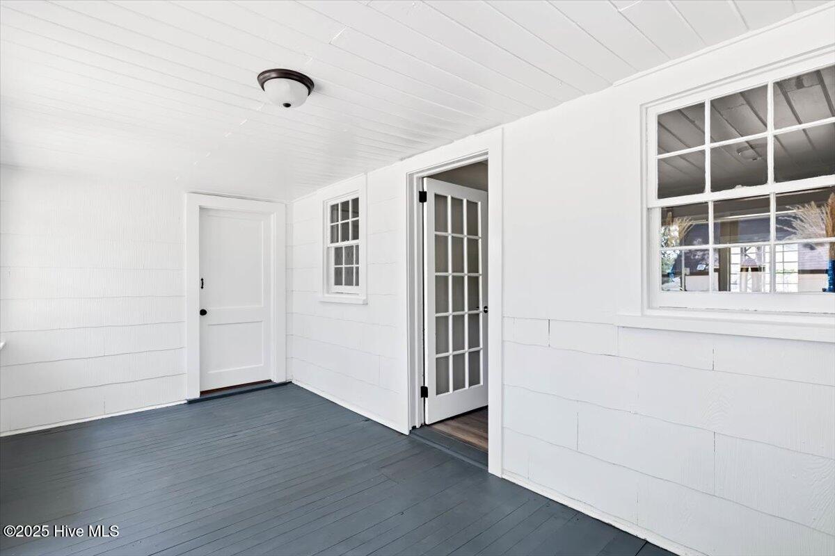 201 Van Street Property Photo 25