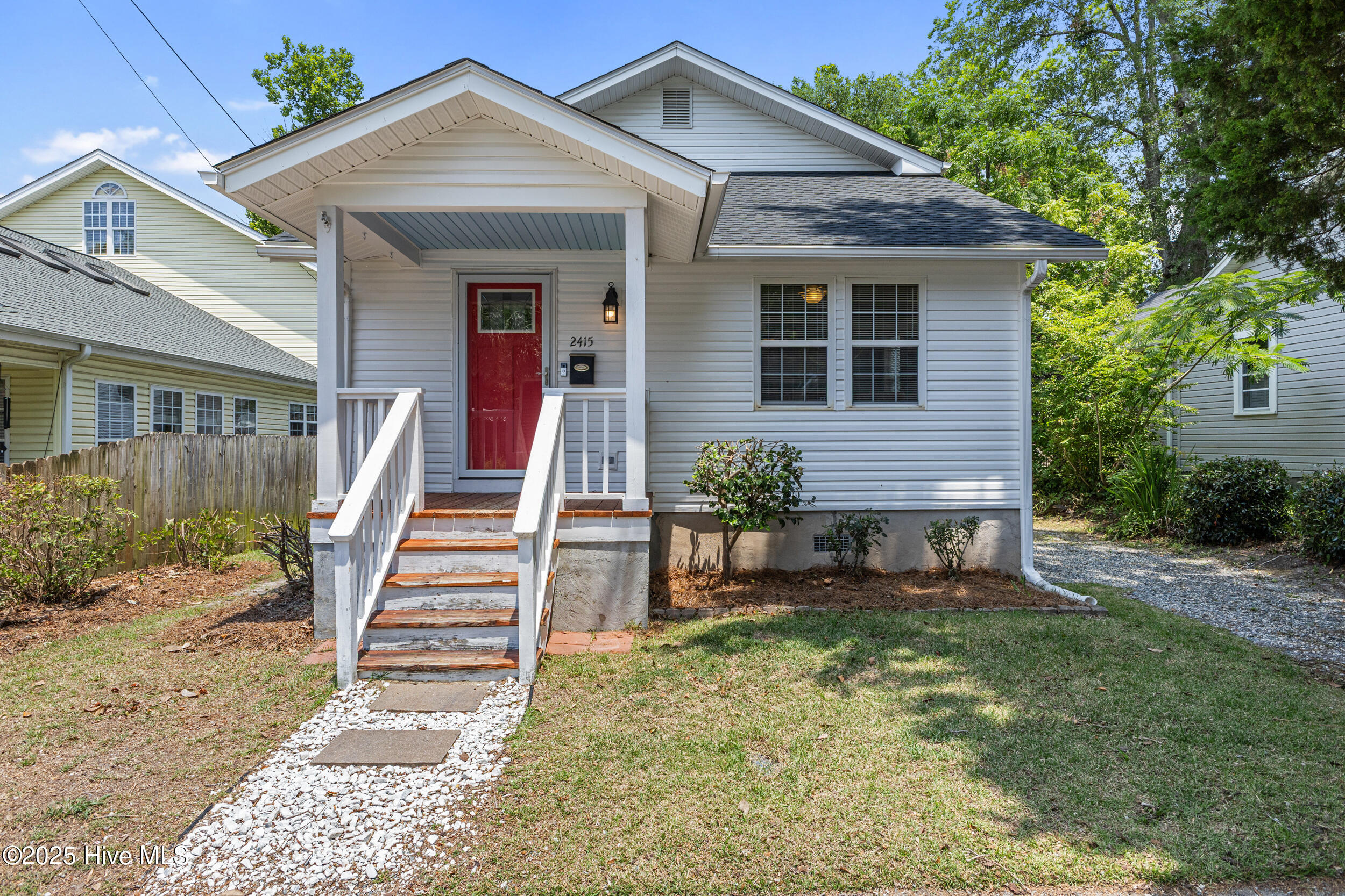 2415 Circle Street Property Photo 1