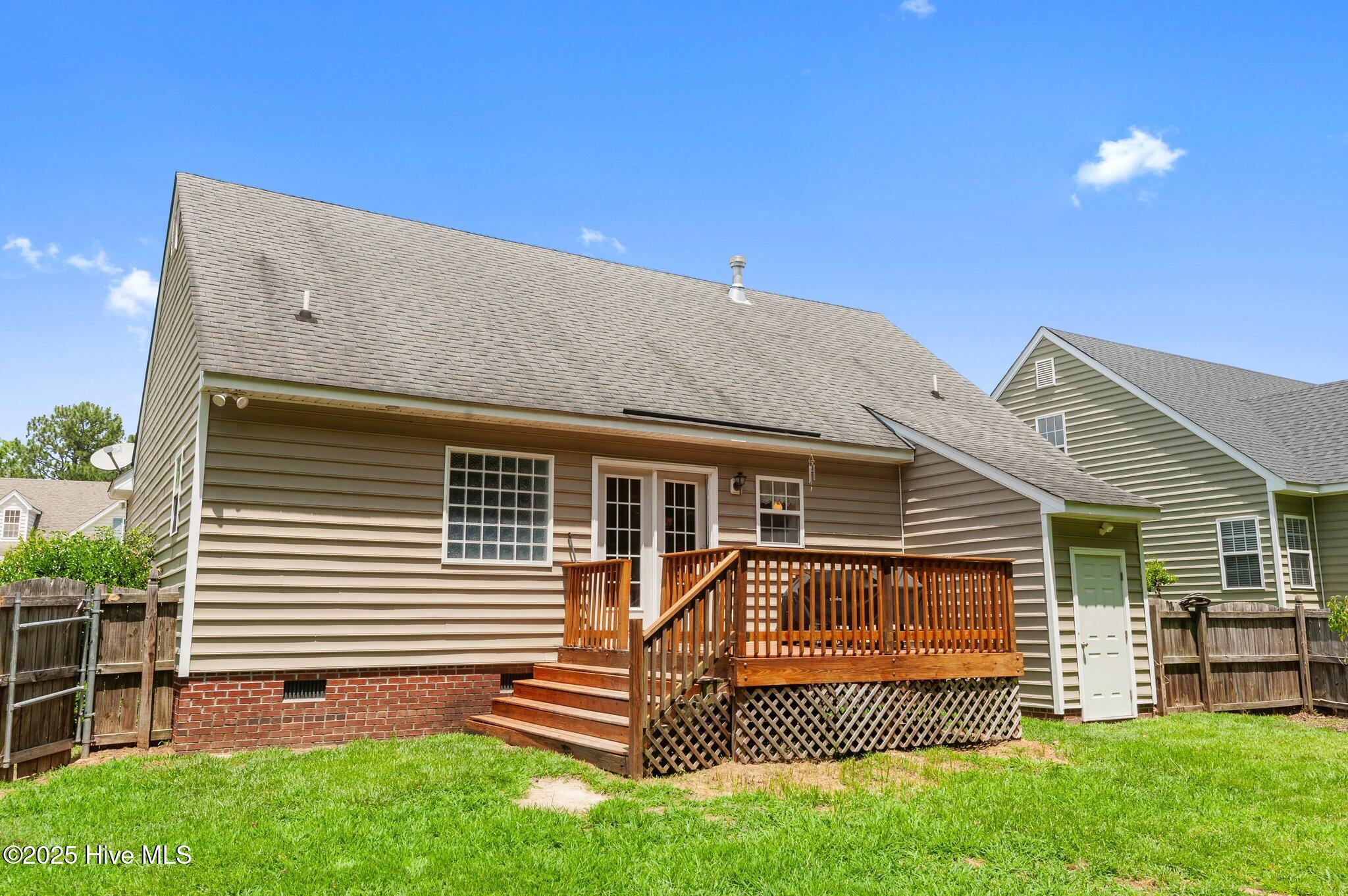 905 Sebring Drive Property Photo 32