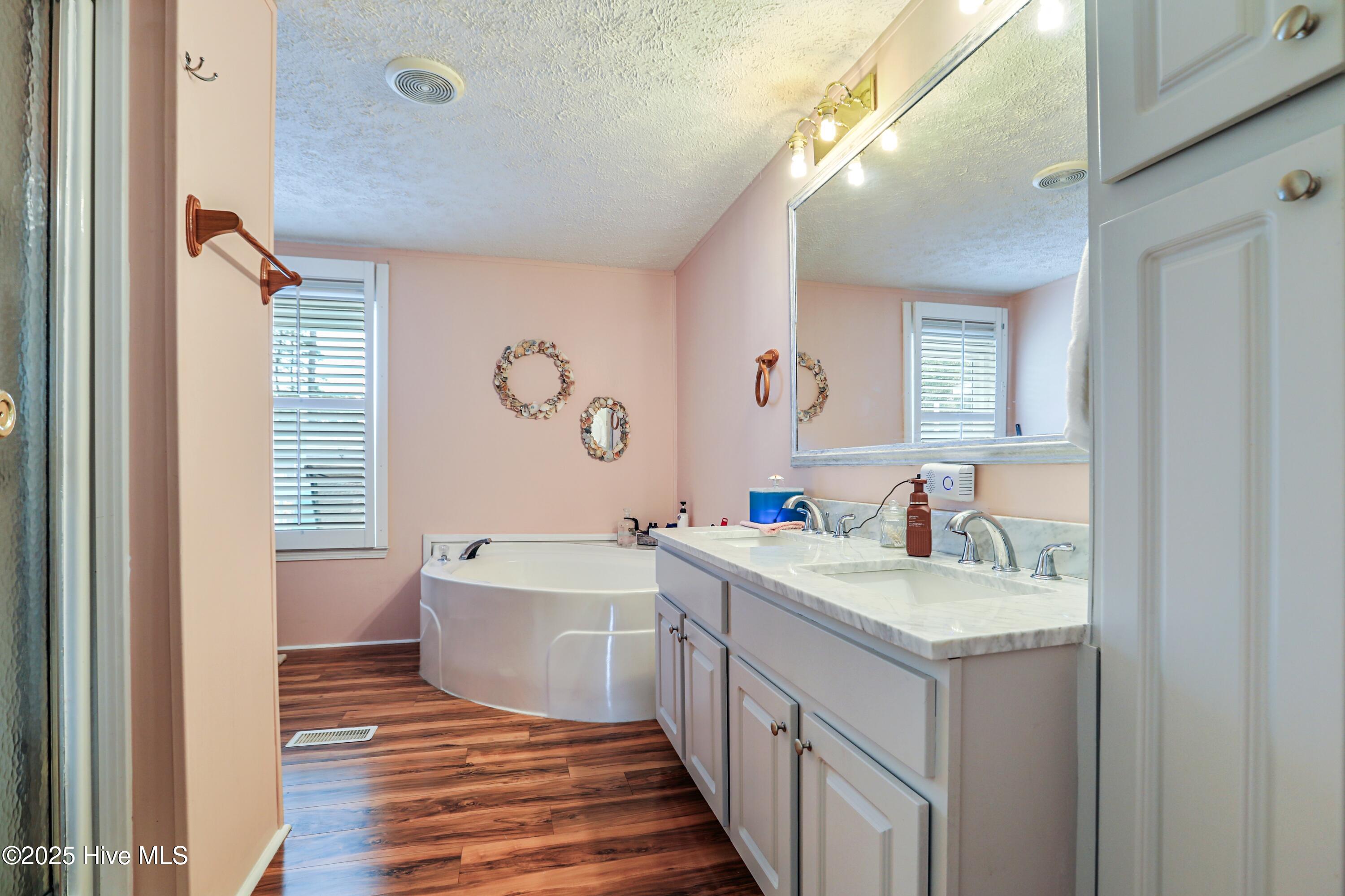 679 Bay Harbor Drive Property Photo 25