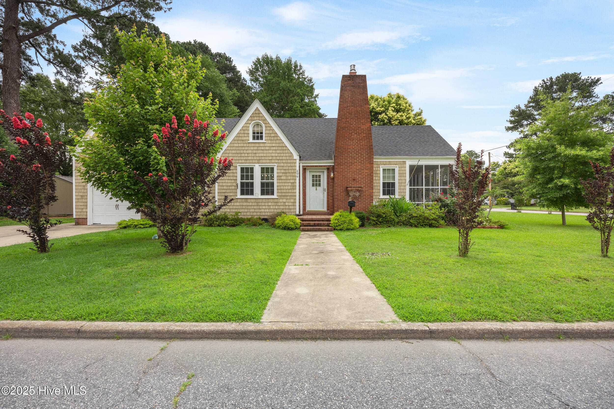 806 Agawam Street Property Photo 1