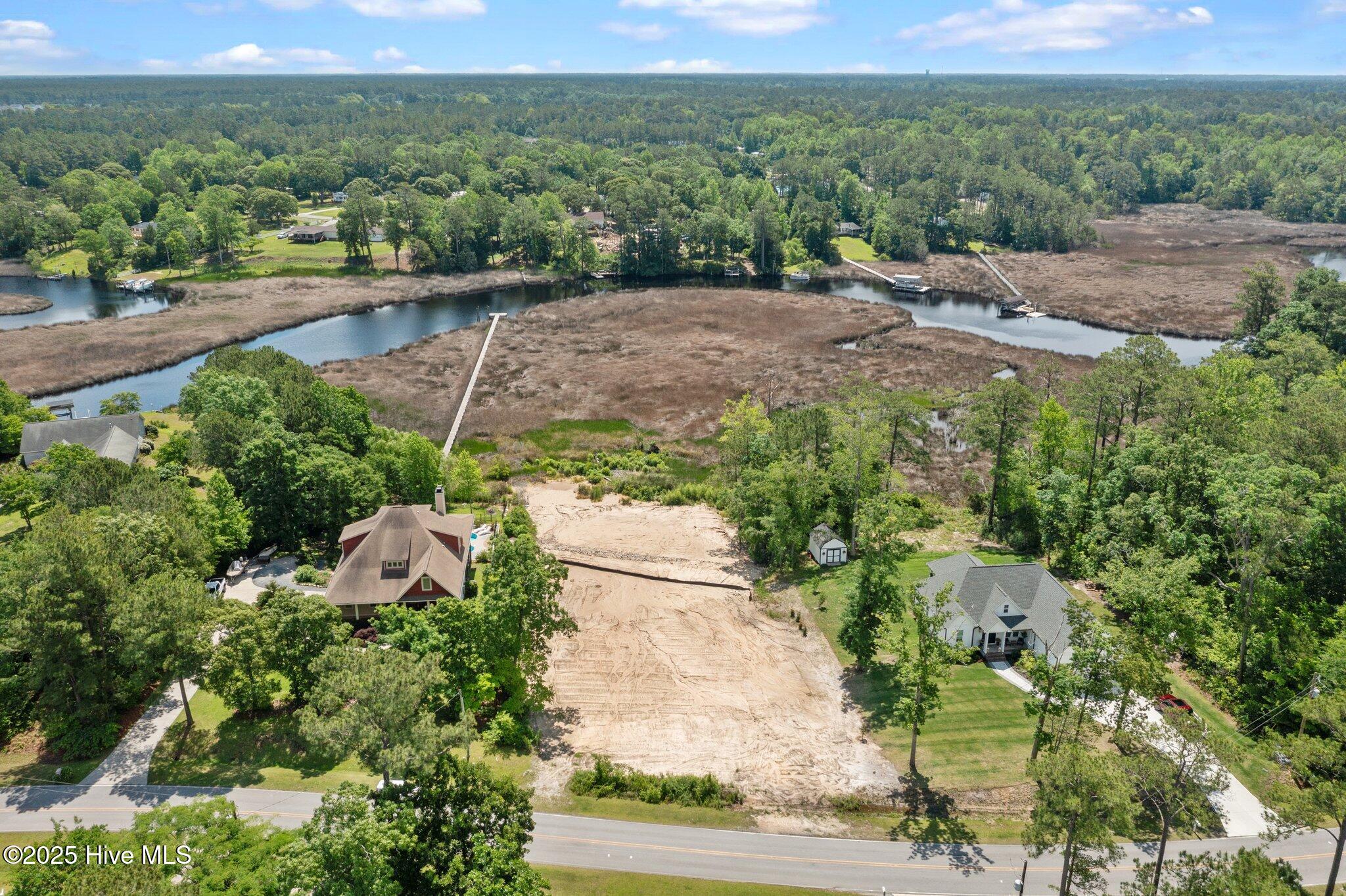 240 White Oak Bluff Road Property Photo 1