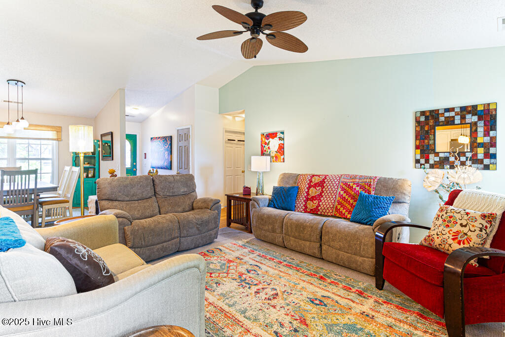 2 Beryl Circle Property Photo 10