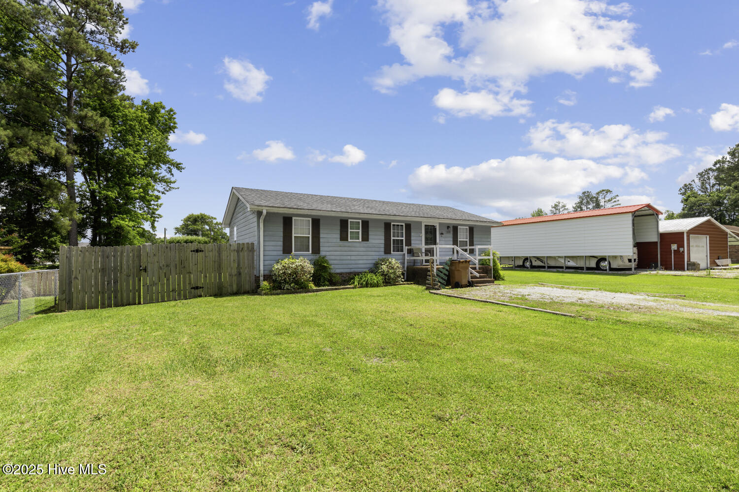 113 Ives Lane Property Photo 1
