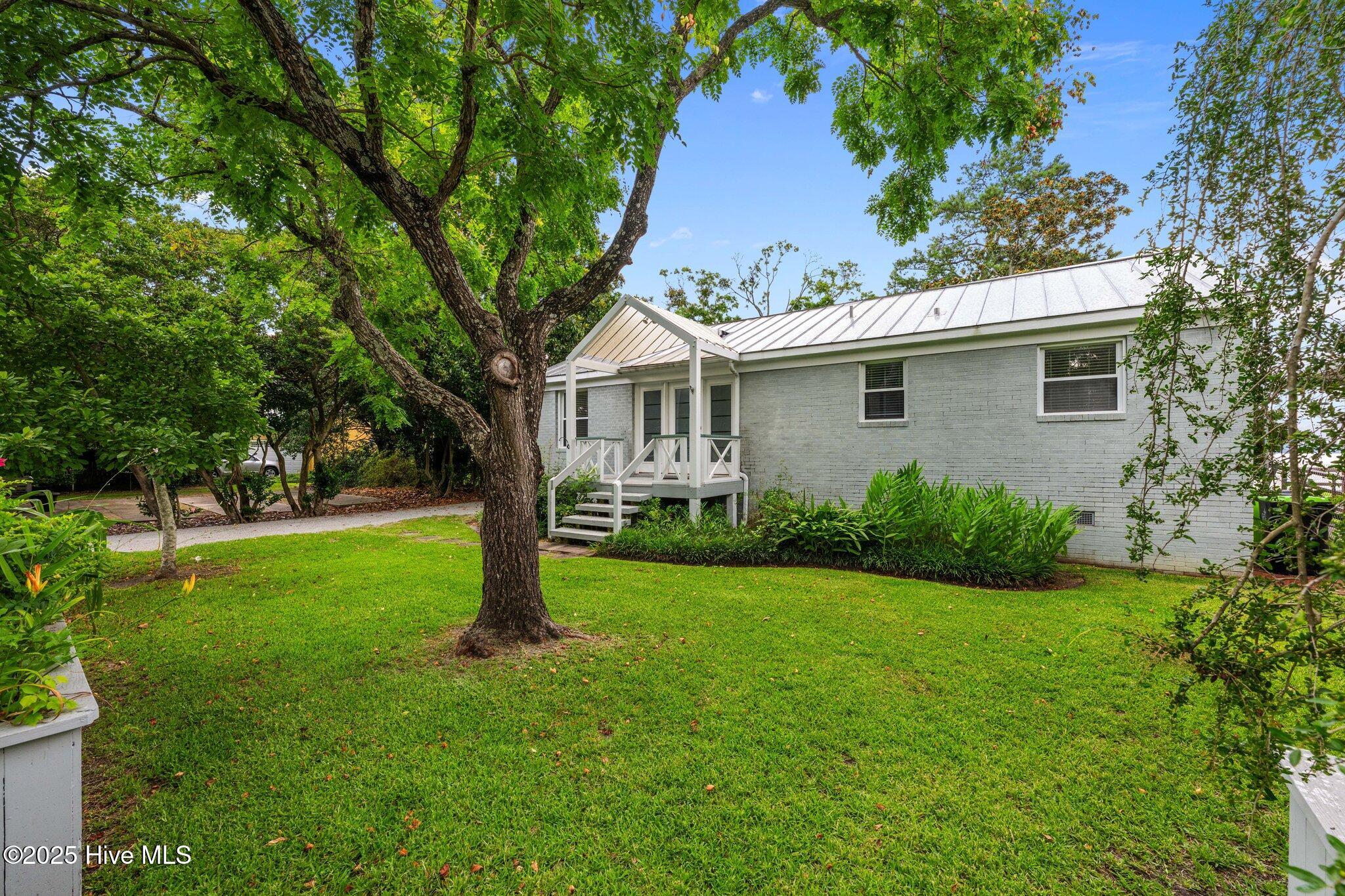 1702 River Drive Property Photo 1