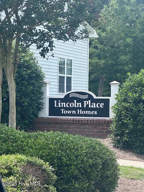 104 Lincoln Place Circle Property Photo 2