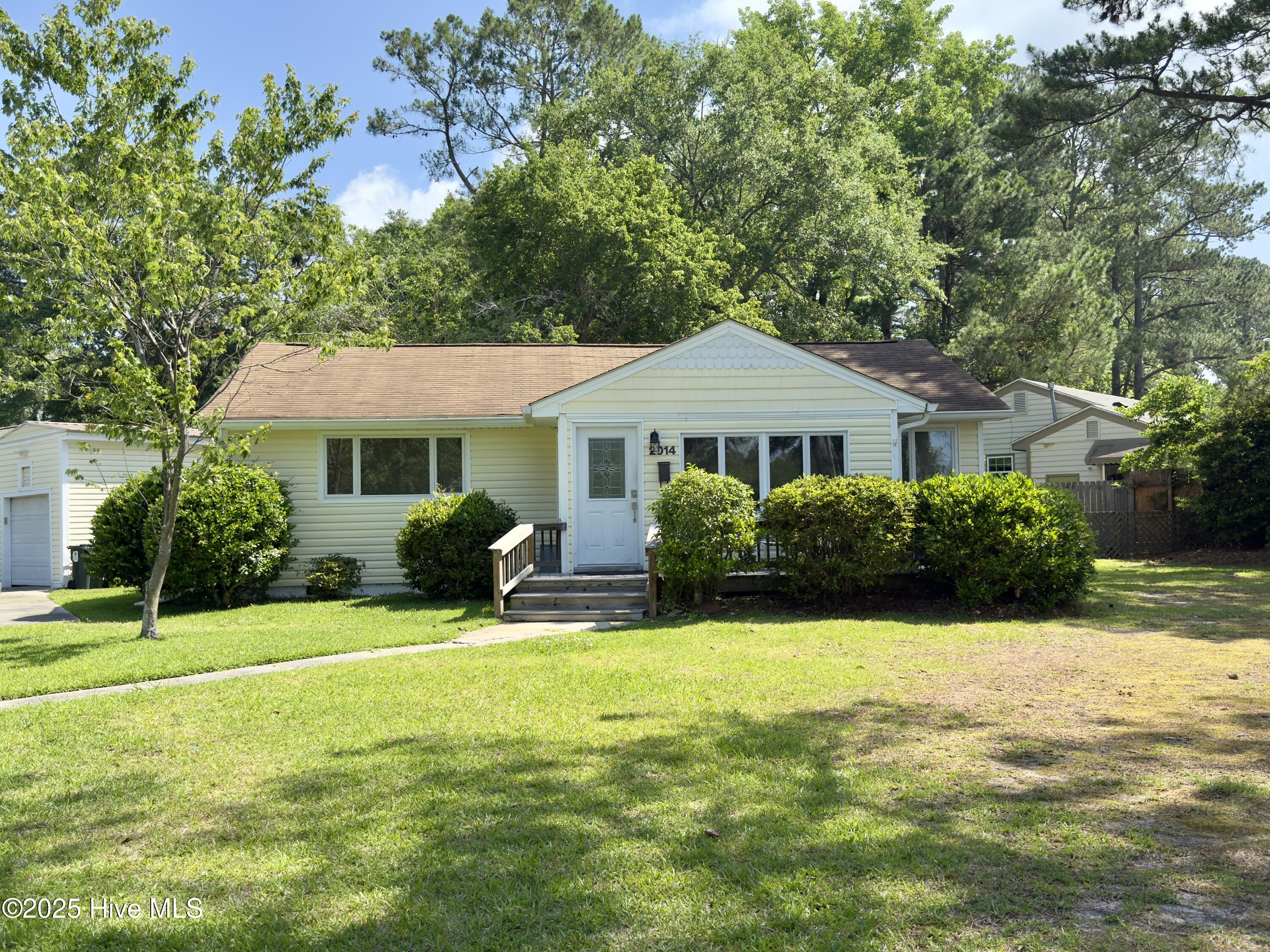 2014 Center Avenue Property Photo 1