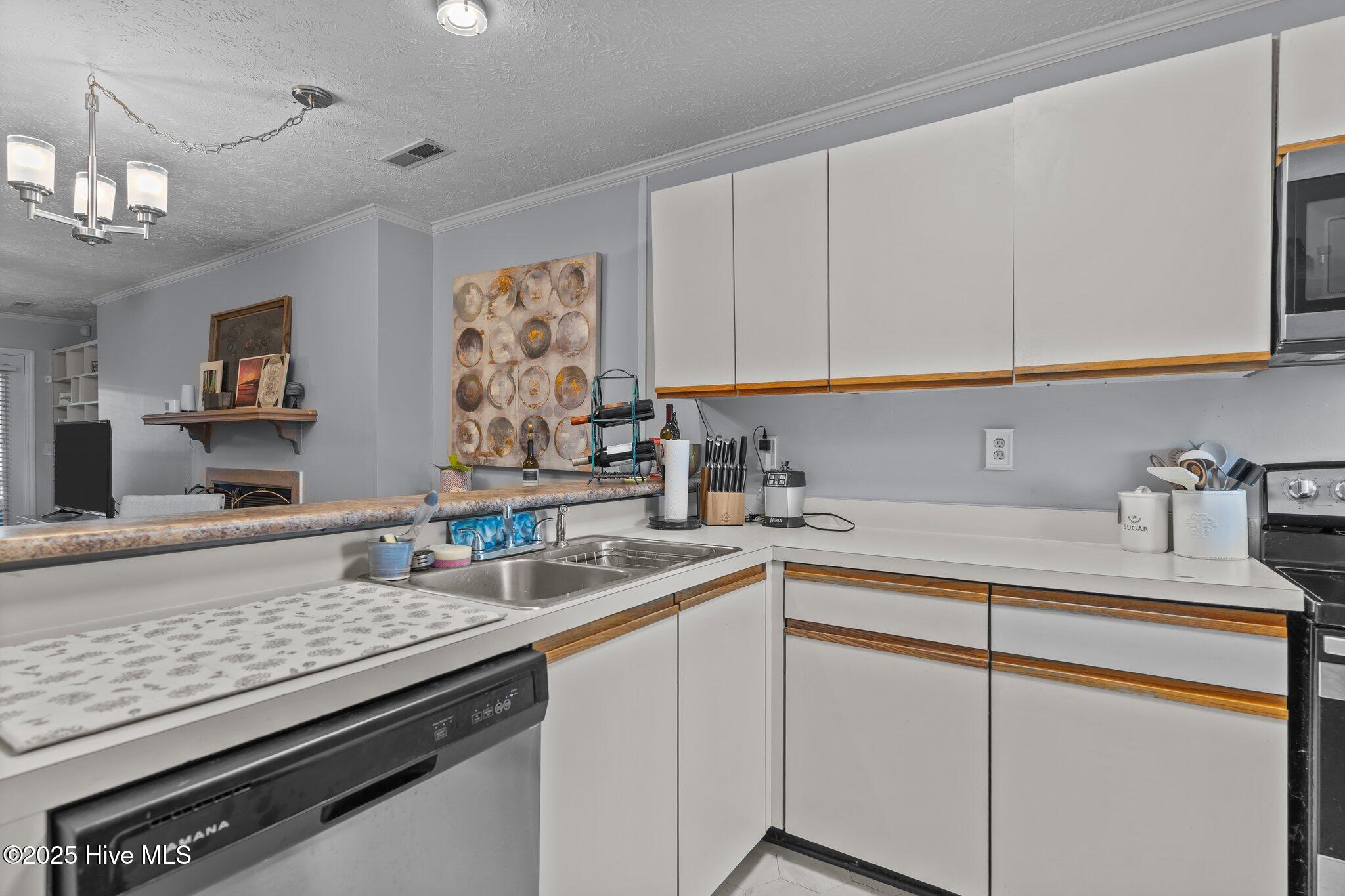 1825 Savannah Court D3 Property Photo 7