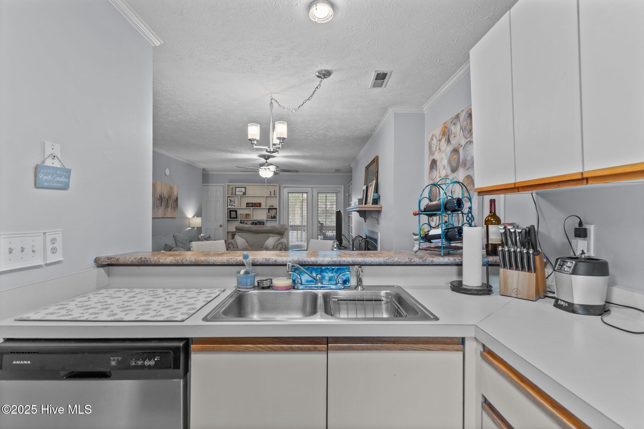1825 Savannah Court D3 Property Photo 8