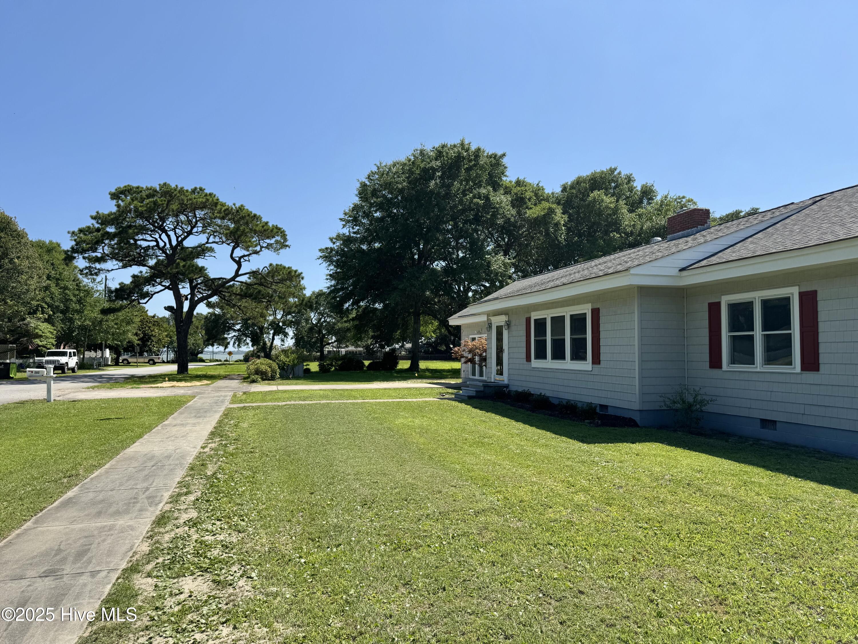 202 Savannah Avenue Property Photo 2