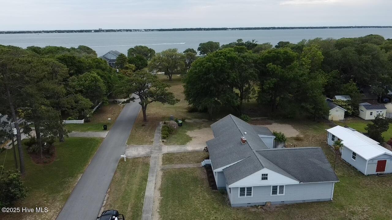 202 Savannah Avenue Property Photo 4