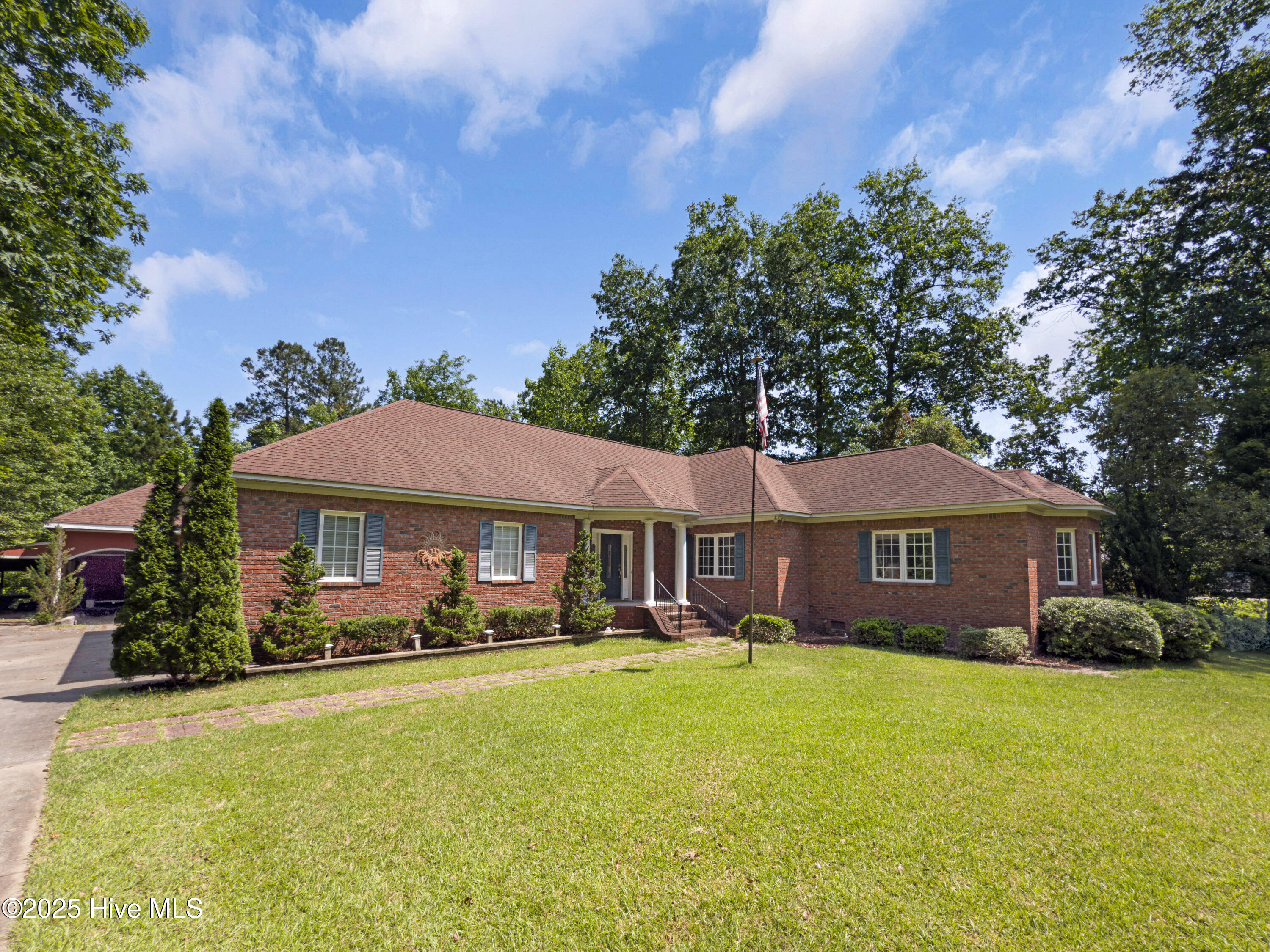 143 Rock Creek Drive Property Photo 1
