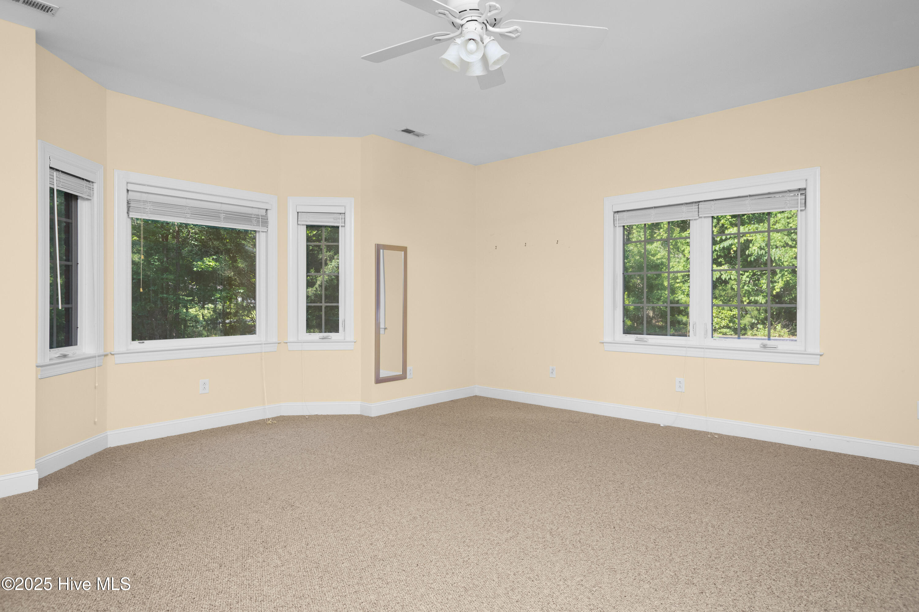 143 Rock Creek Drive Property Photo 6