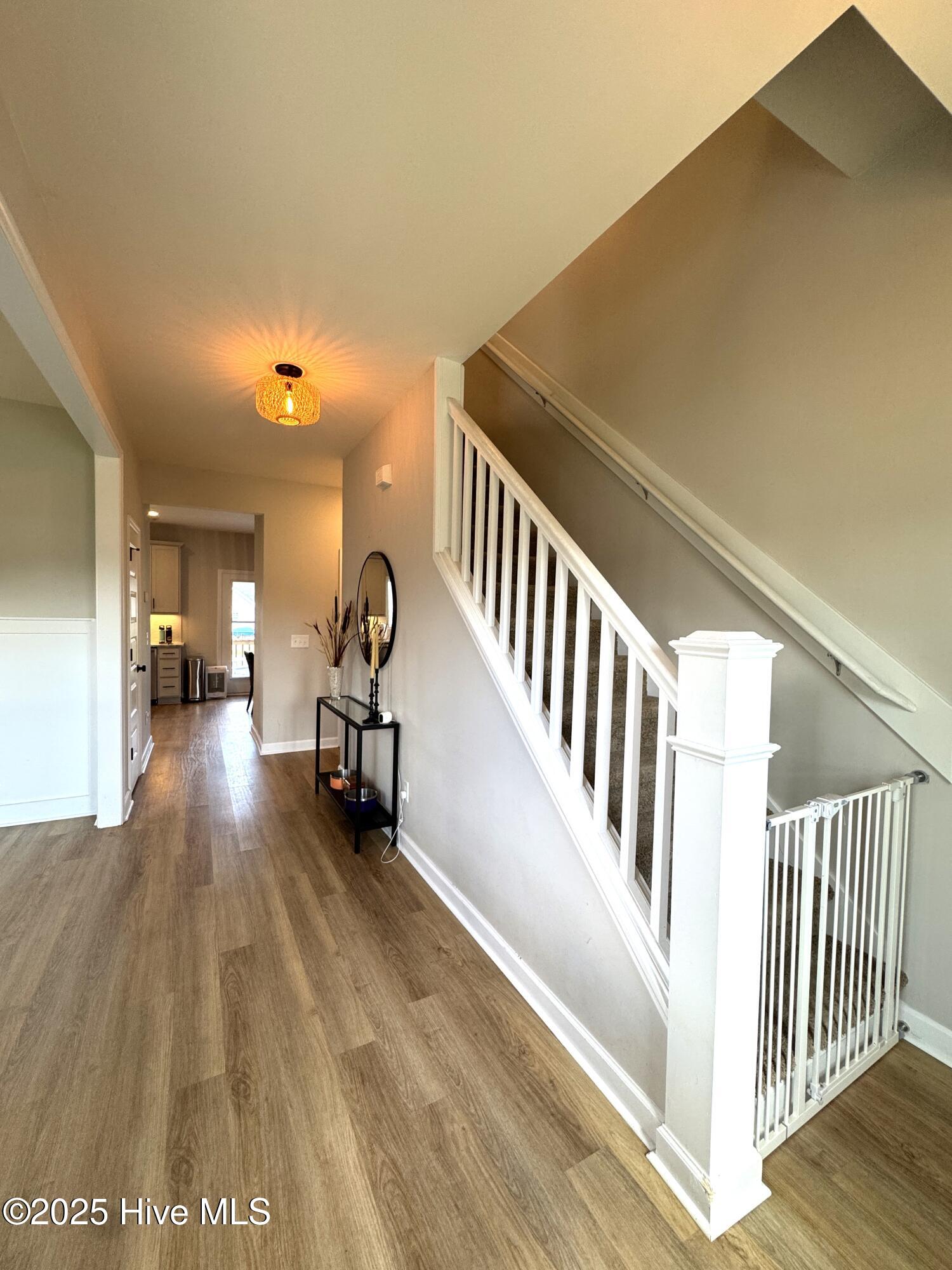 303 S River Court Property Photo 4