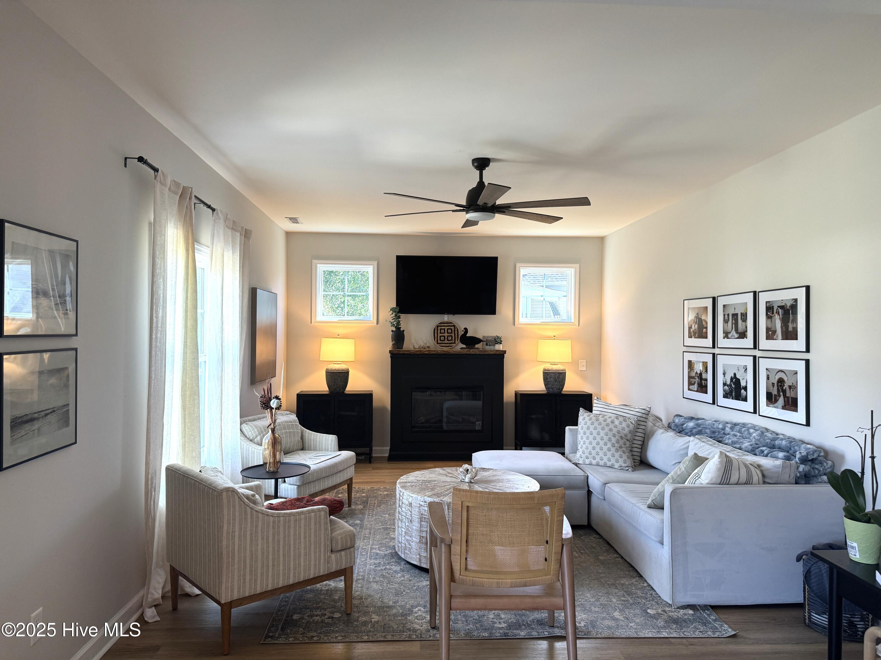 303 S River Court Property Photo 6