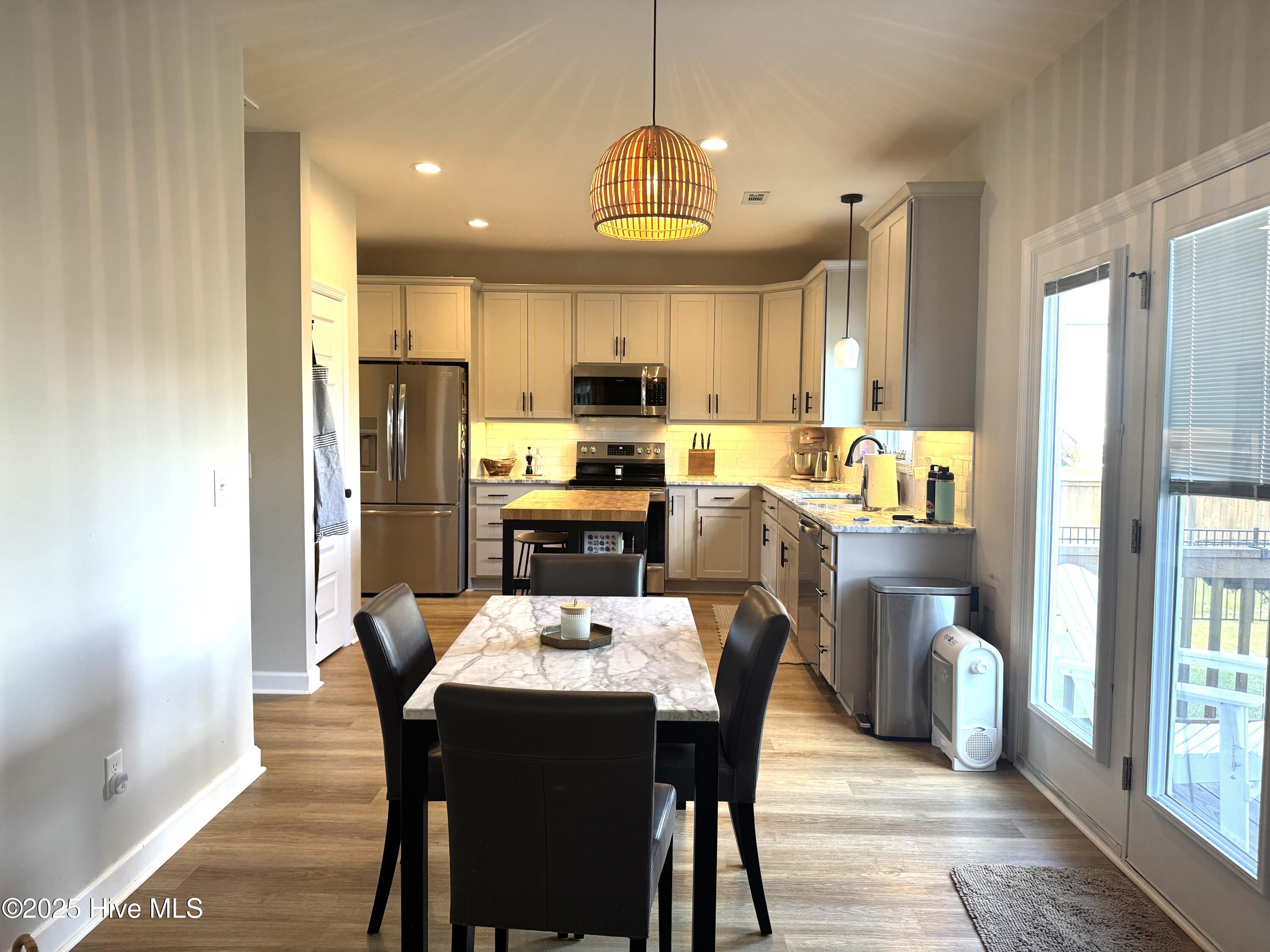 303 S River Court Property Photo 11