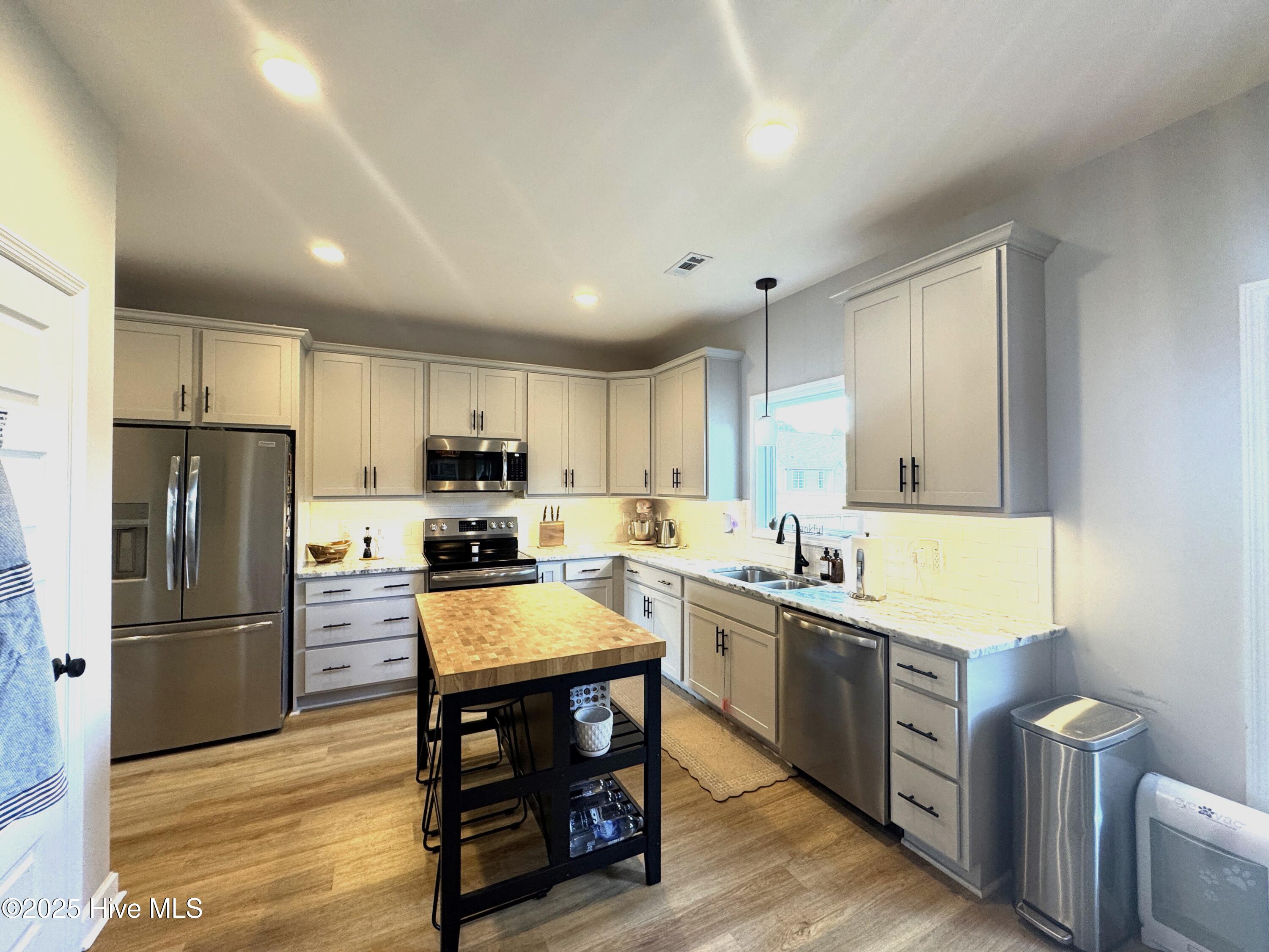 303 S River Court Property Photo 12