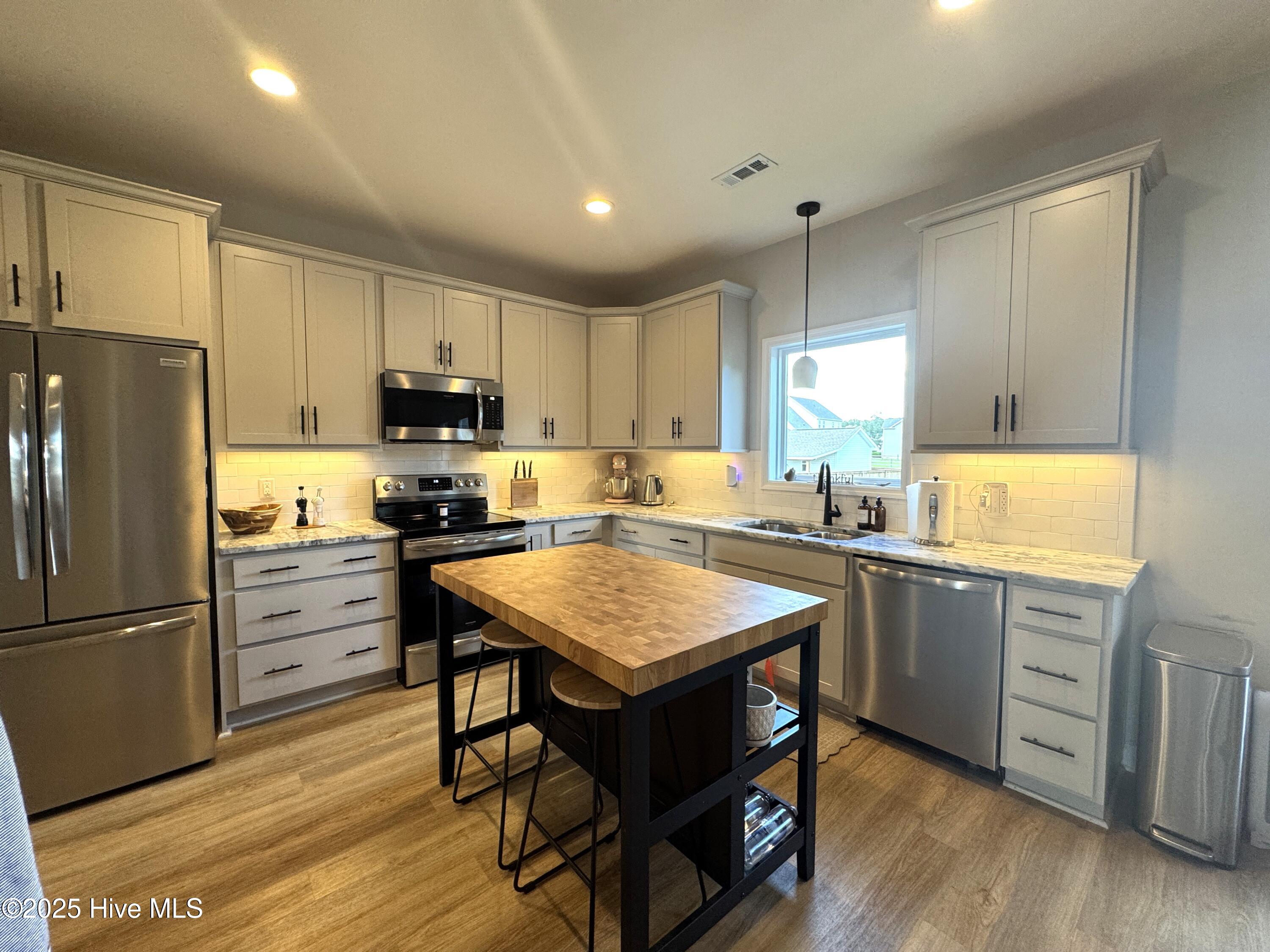 303 S River Court Property Photo 13