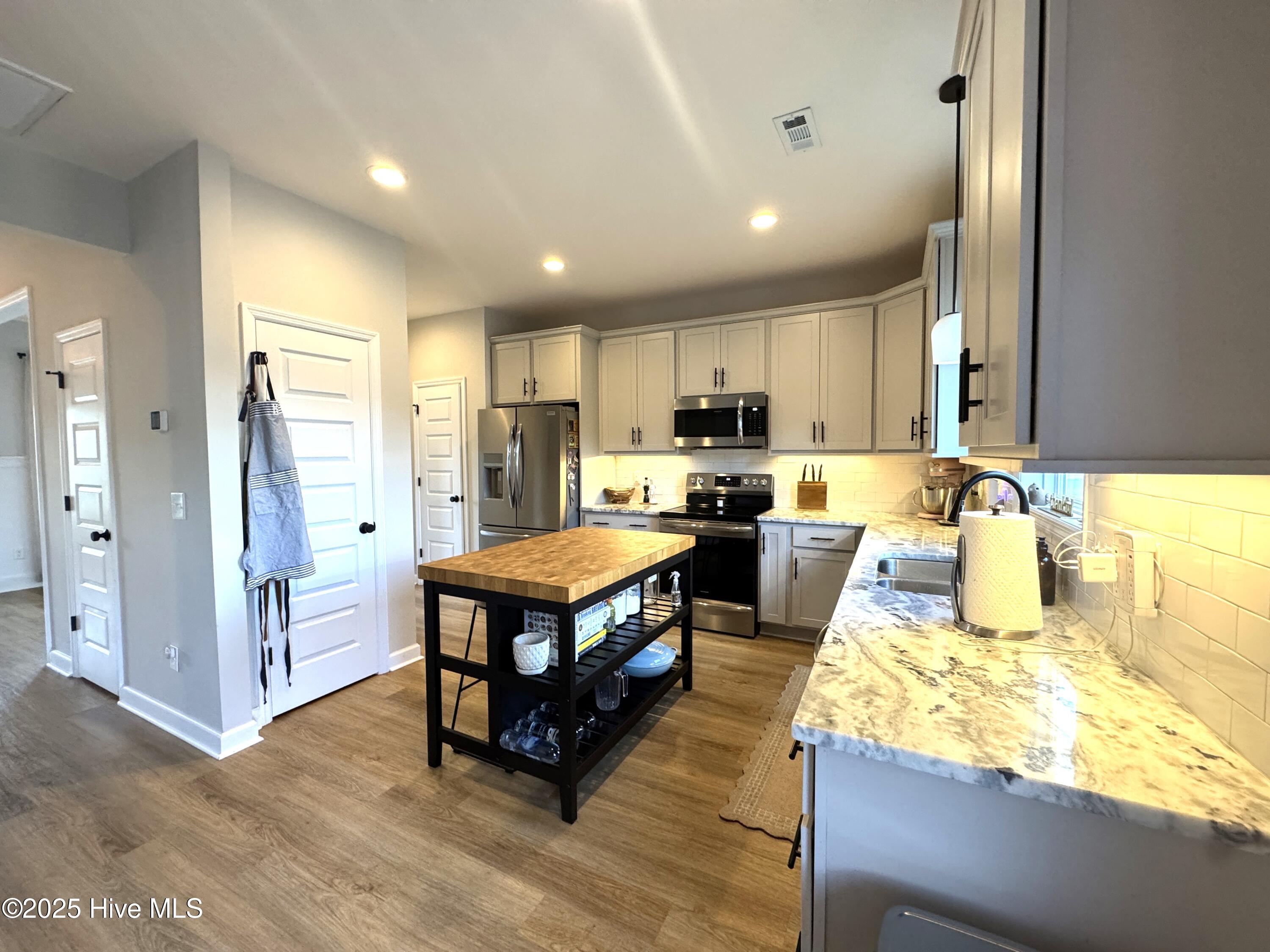 303 S River Court Property Photo 14