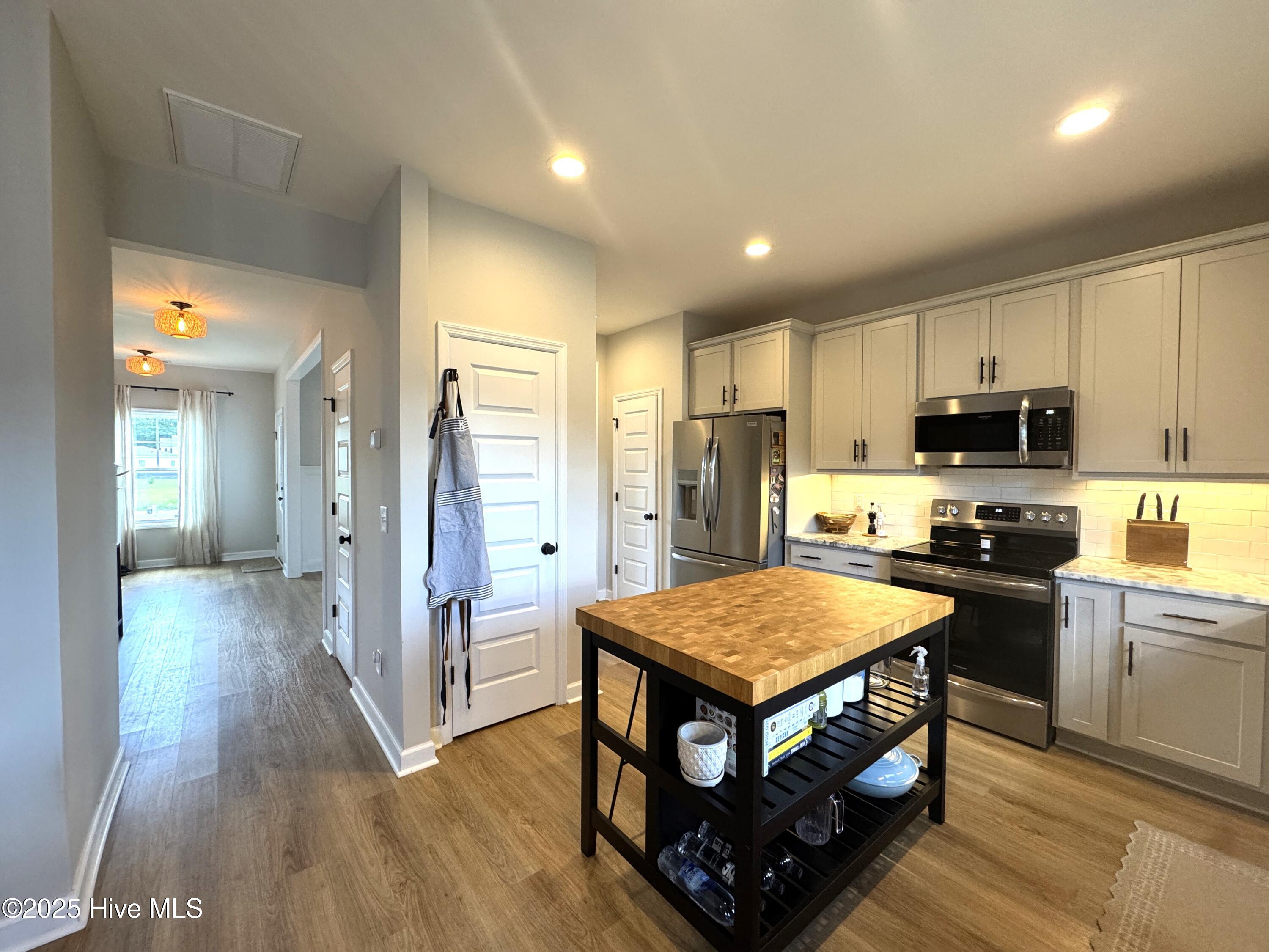 303 S River Court Property Photo 15