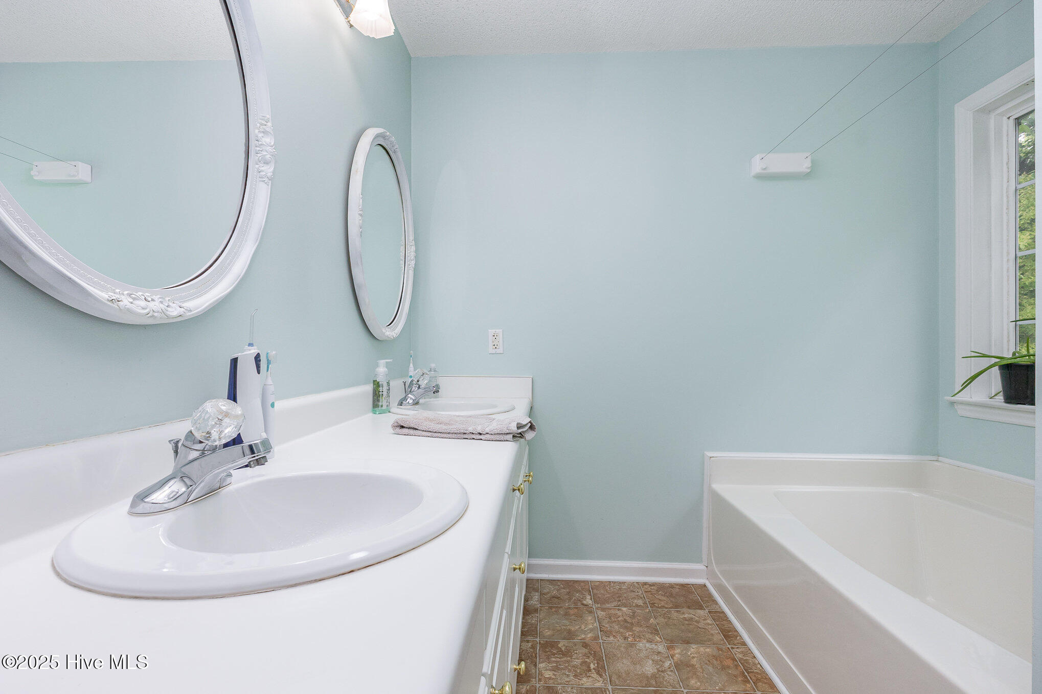 110 Oak Park Drive Property Photo 10