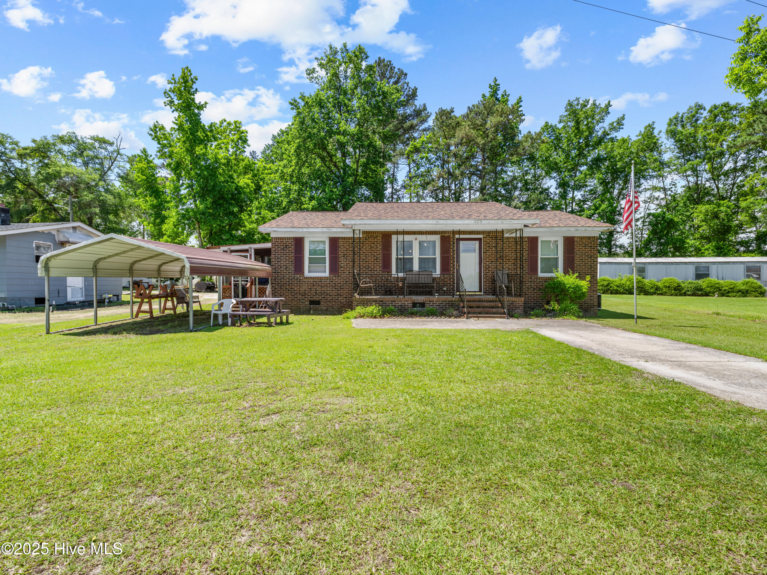 323 Alexander Rouse Road Property Photo 1