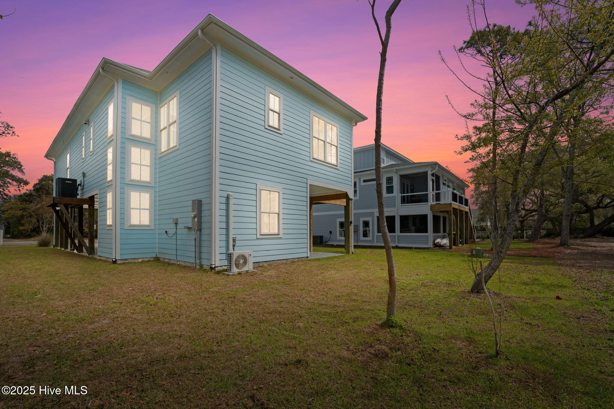 2705 E Oak Island Drive Property Photo 3