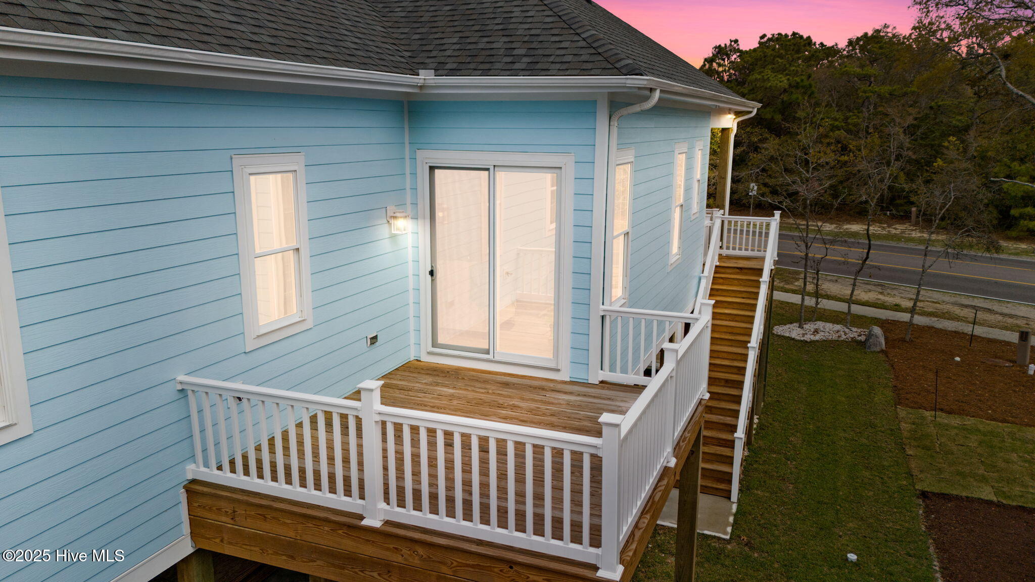 2705 E Oak Island Drive Property Photo 4