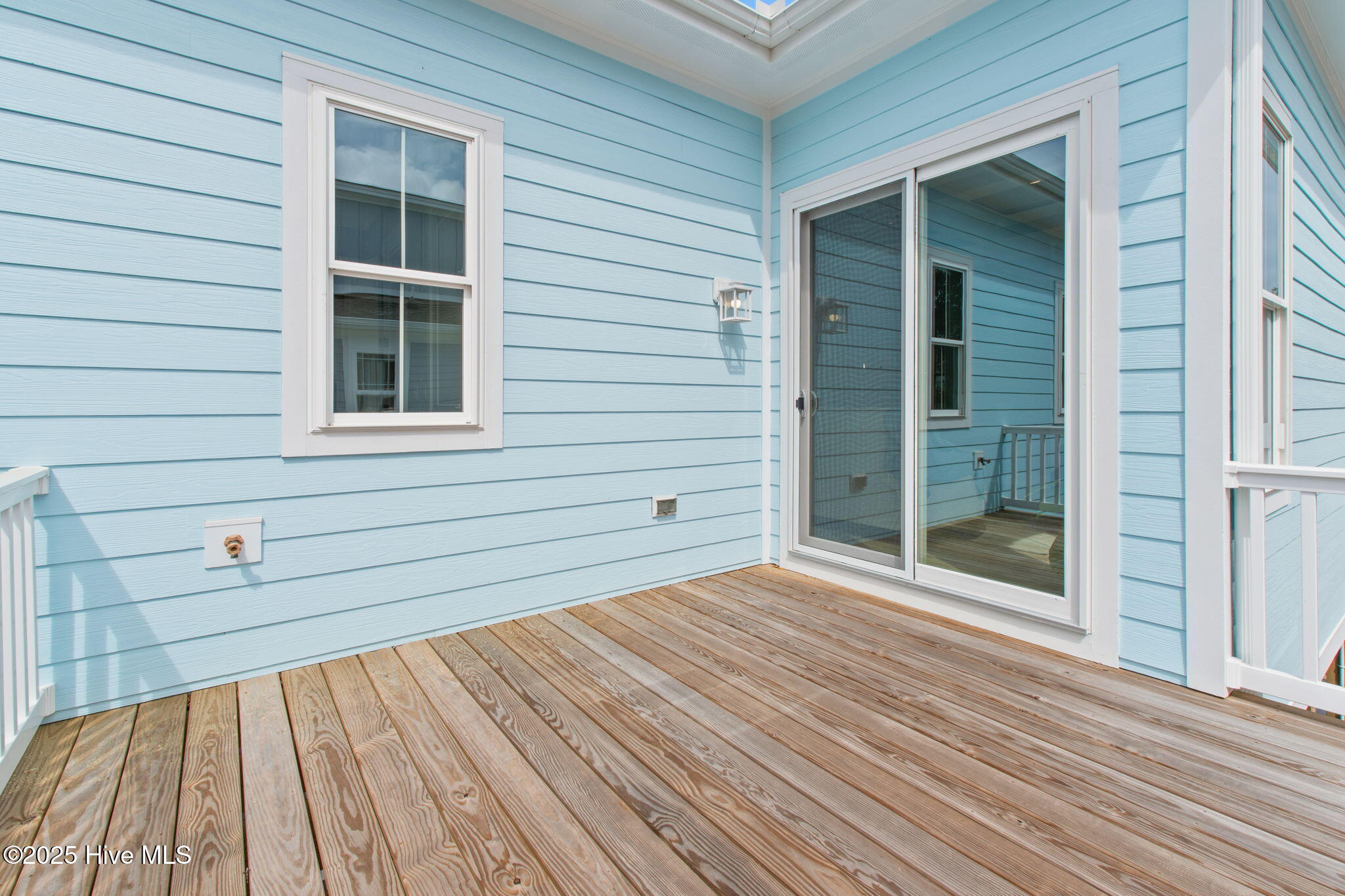 2705 E Oak Island Drive Property Photo 7
