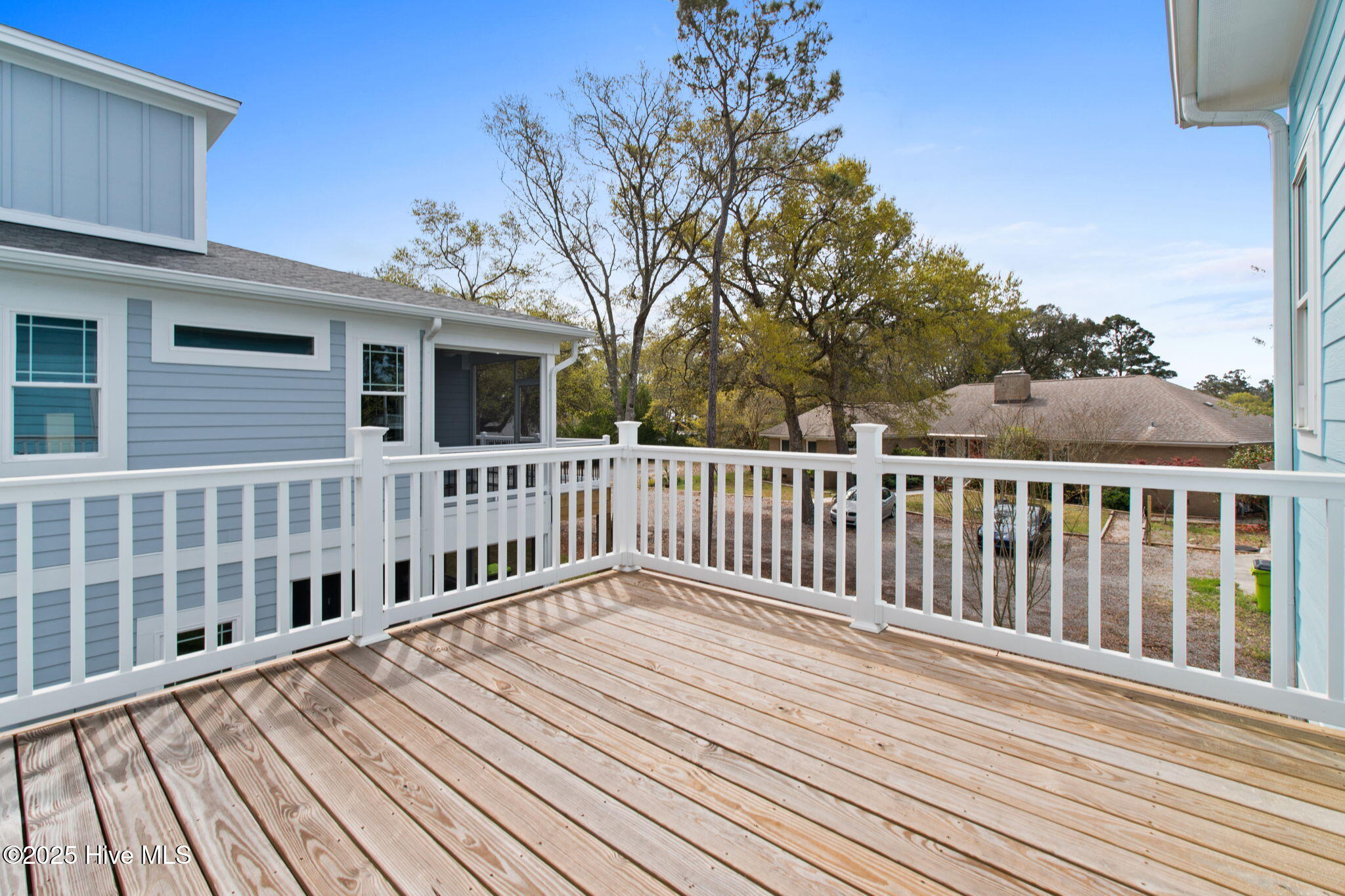 2705 E Oak Island Drive Property Photo 8