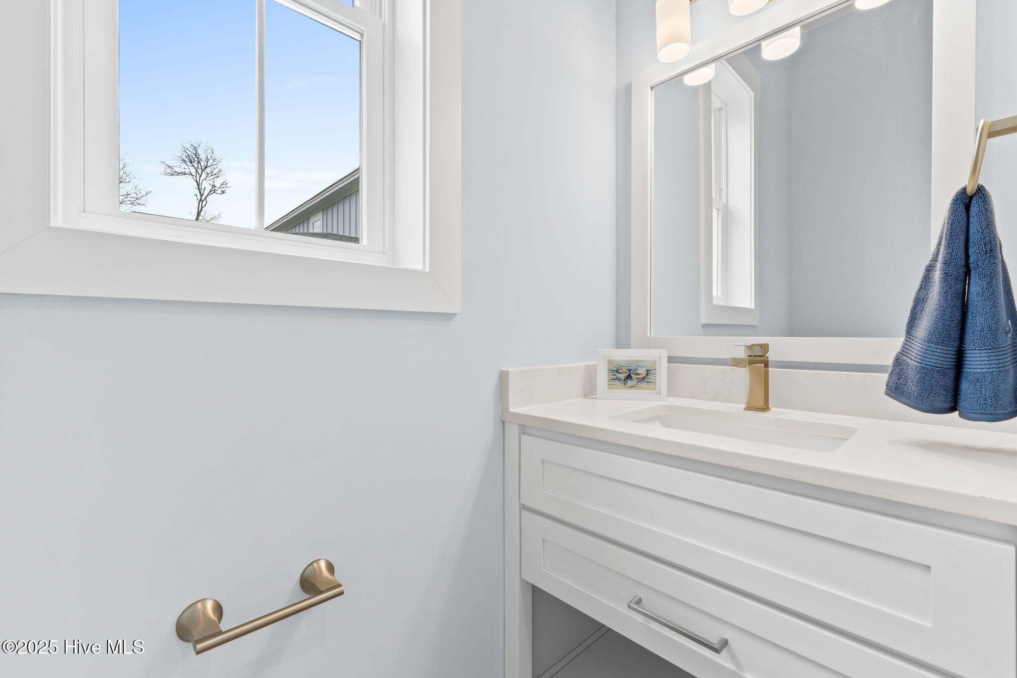 2705 E Oak Island Drive Property Photo 11