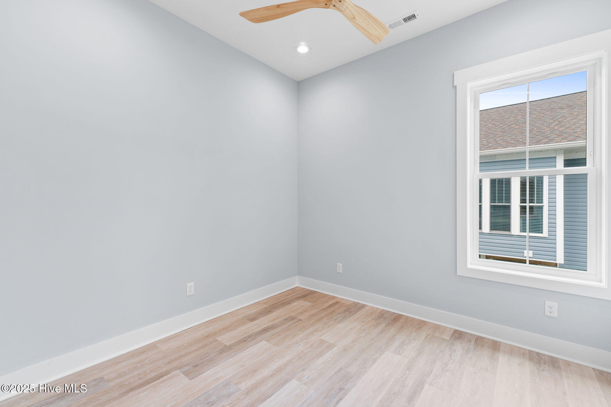 2705 E Oak Island Drive Property Photo 49