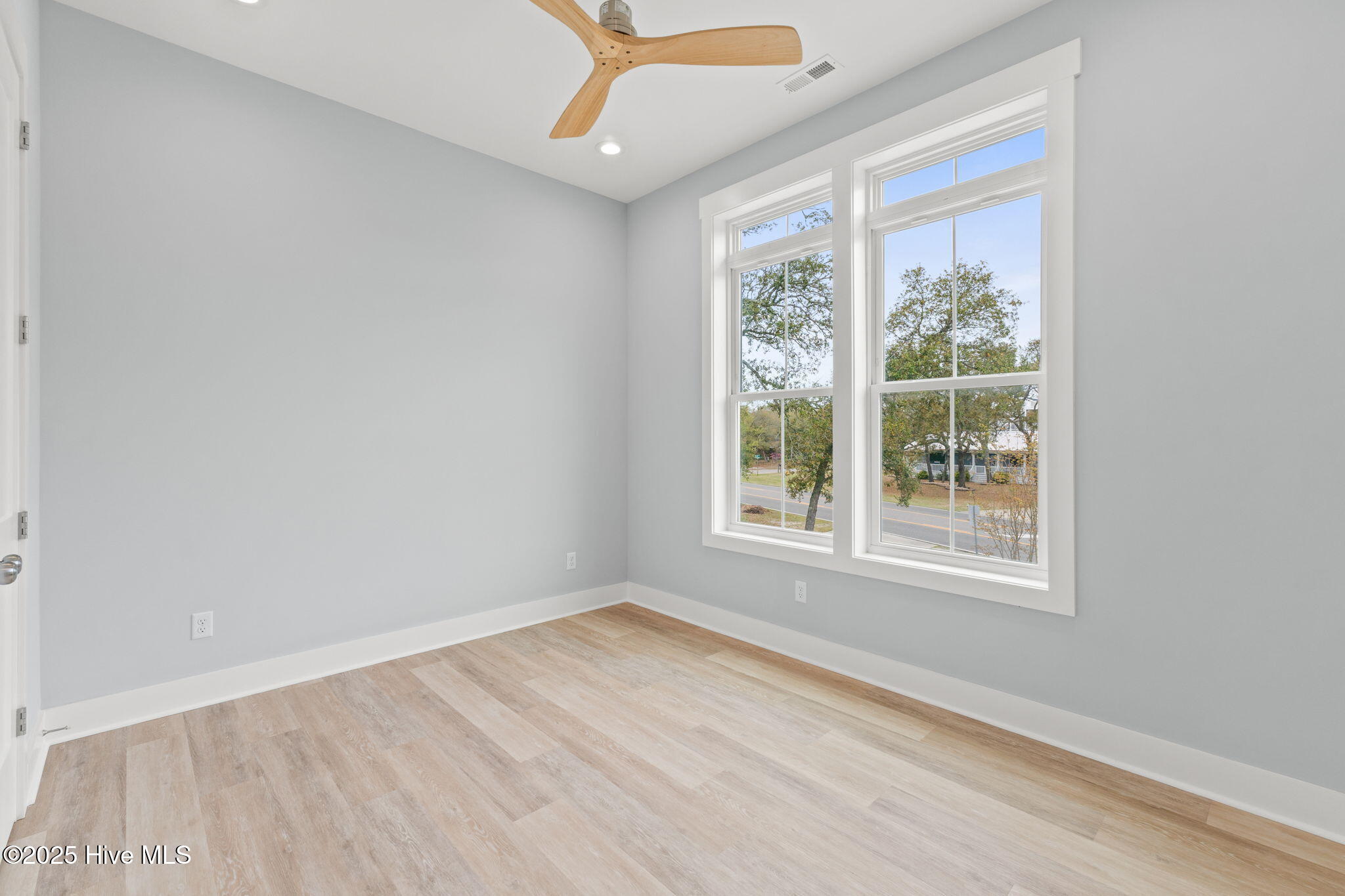 2705 E Oak Island Drive Property Photo 53