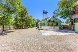 105 E Brown Street Property Photo 4