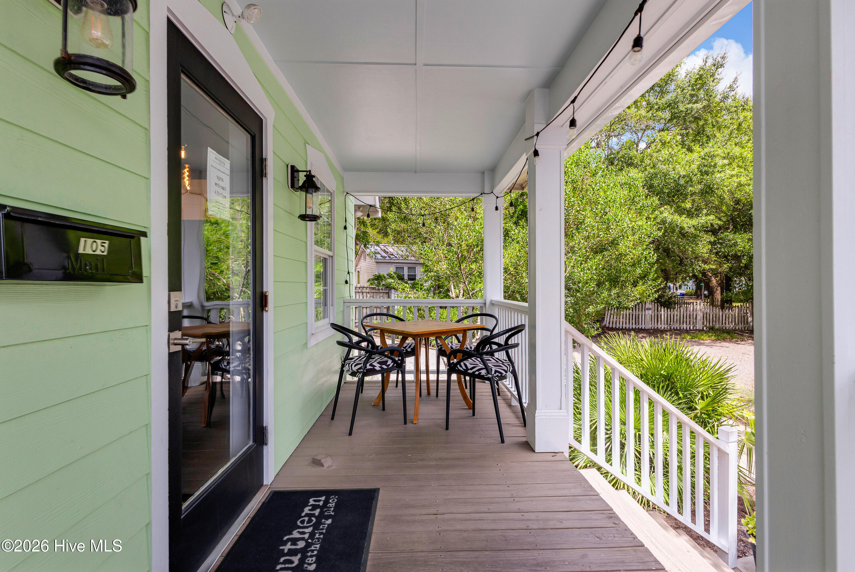 105 E Brown Street Property Photo 4