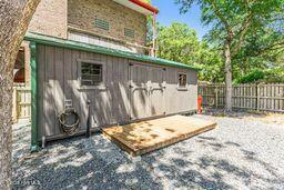 105 E Brown Street Property Photo 5