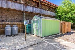 105 E Brown Street Property Photo 6