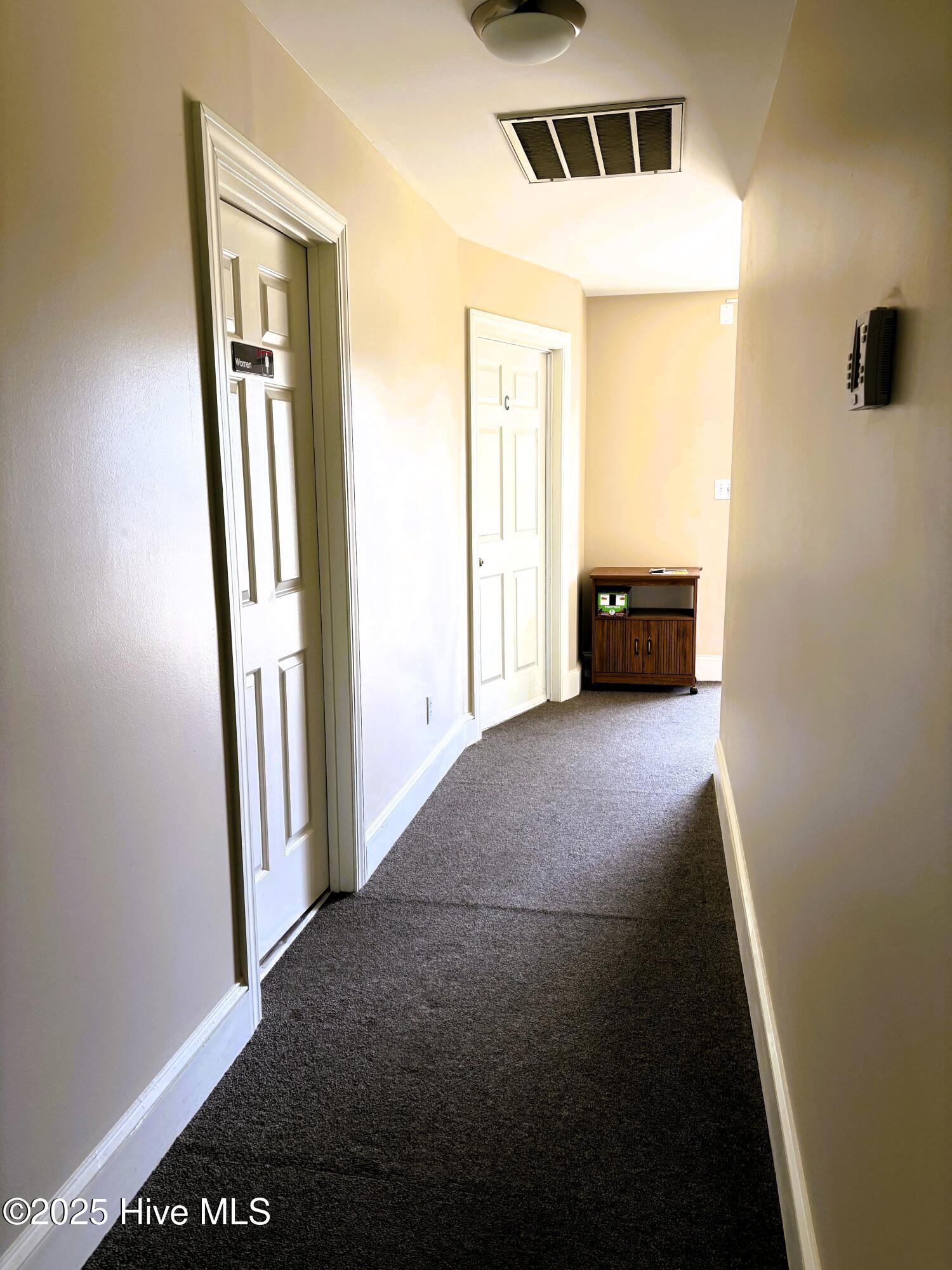 638 W Corbett Avenue Property Photo 13