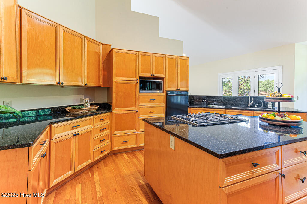 20 Shenecossett Lane Property Photo 10