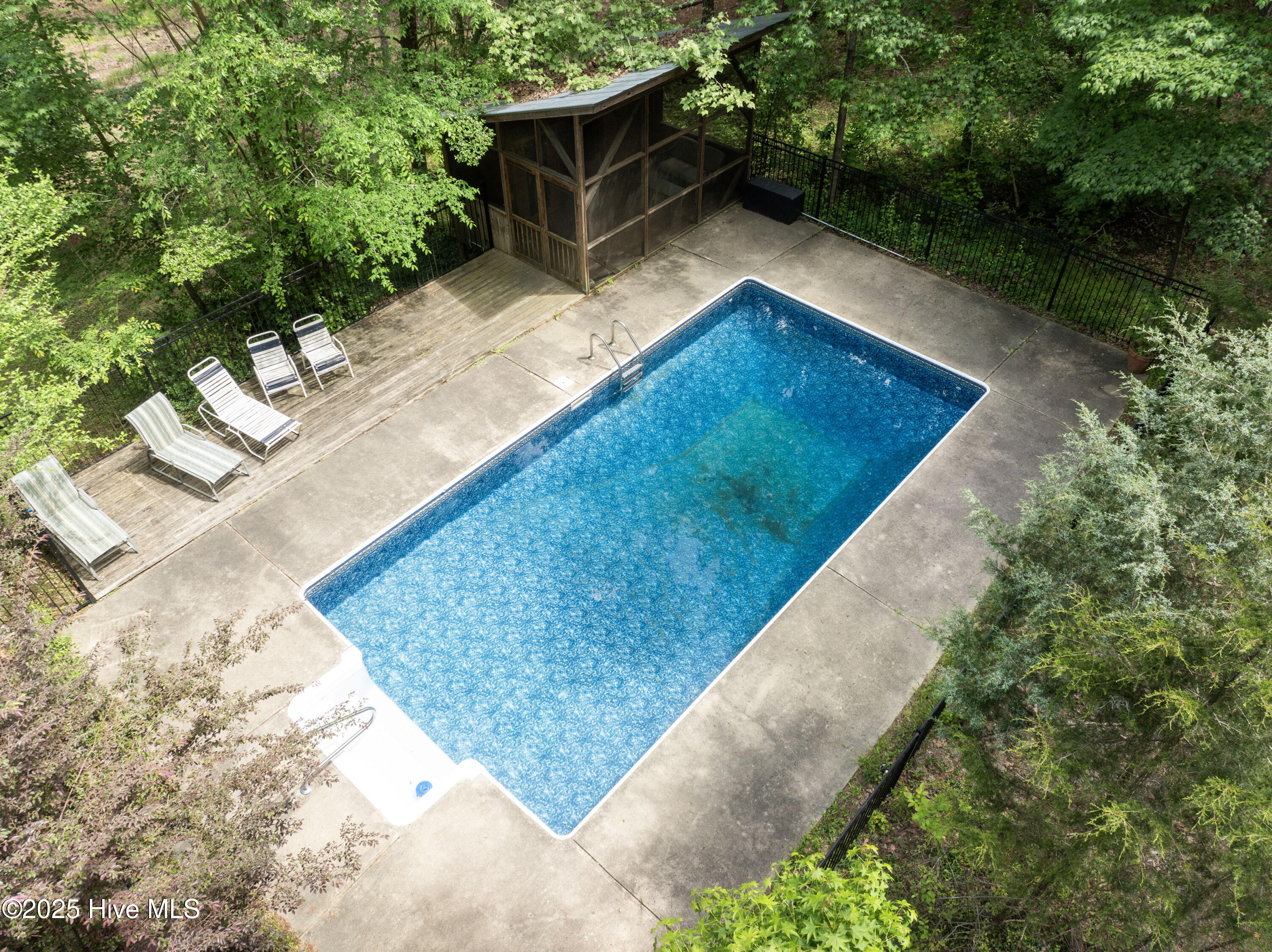 1000 Phils Creek Road Property Photo 2