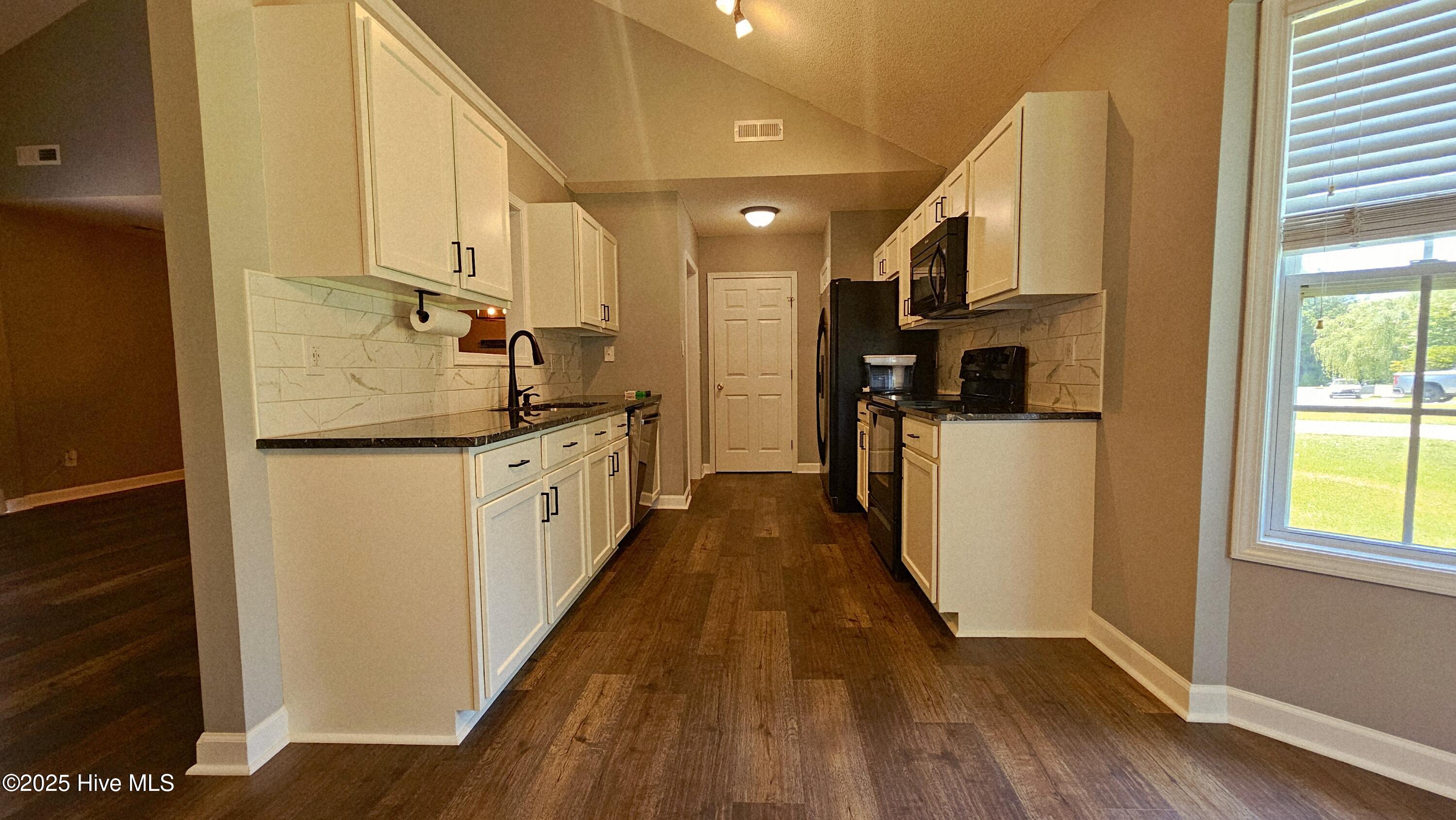 127 Whiteleaf Drive Property Photo 11