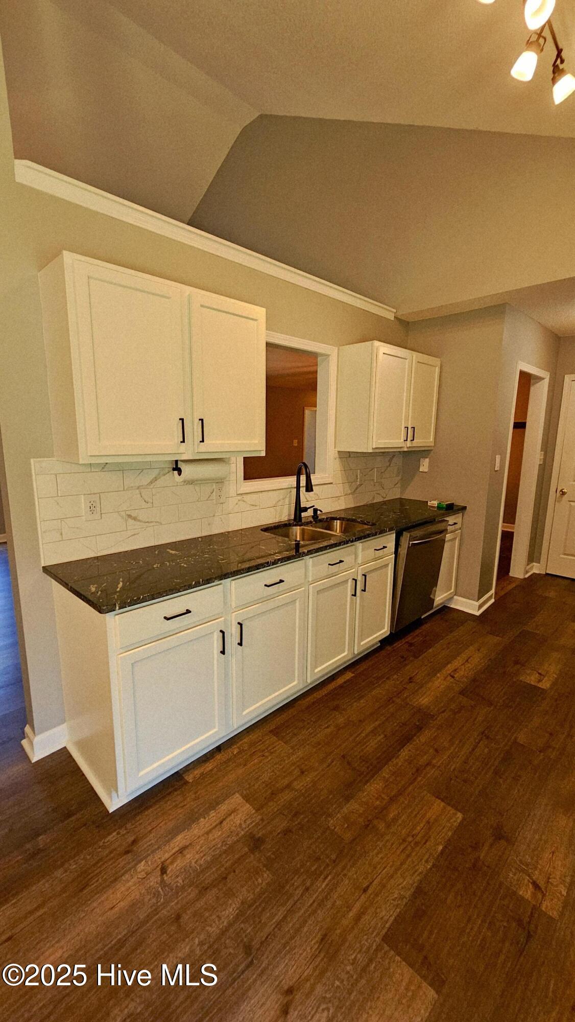127 Whiteleaf Drive Property Photo 12