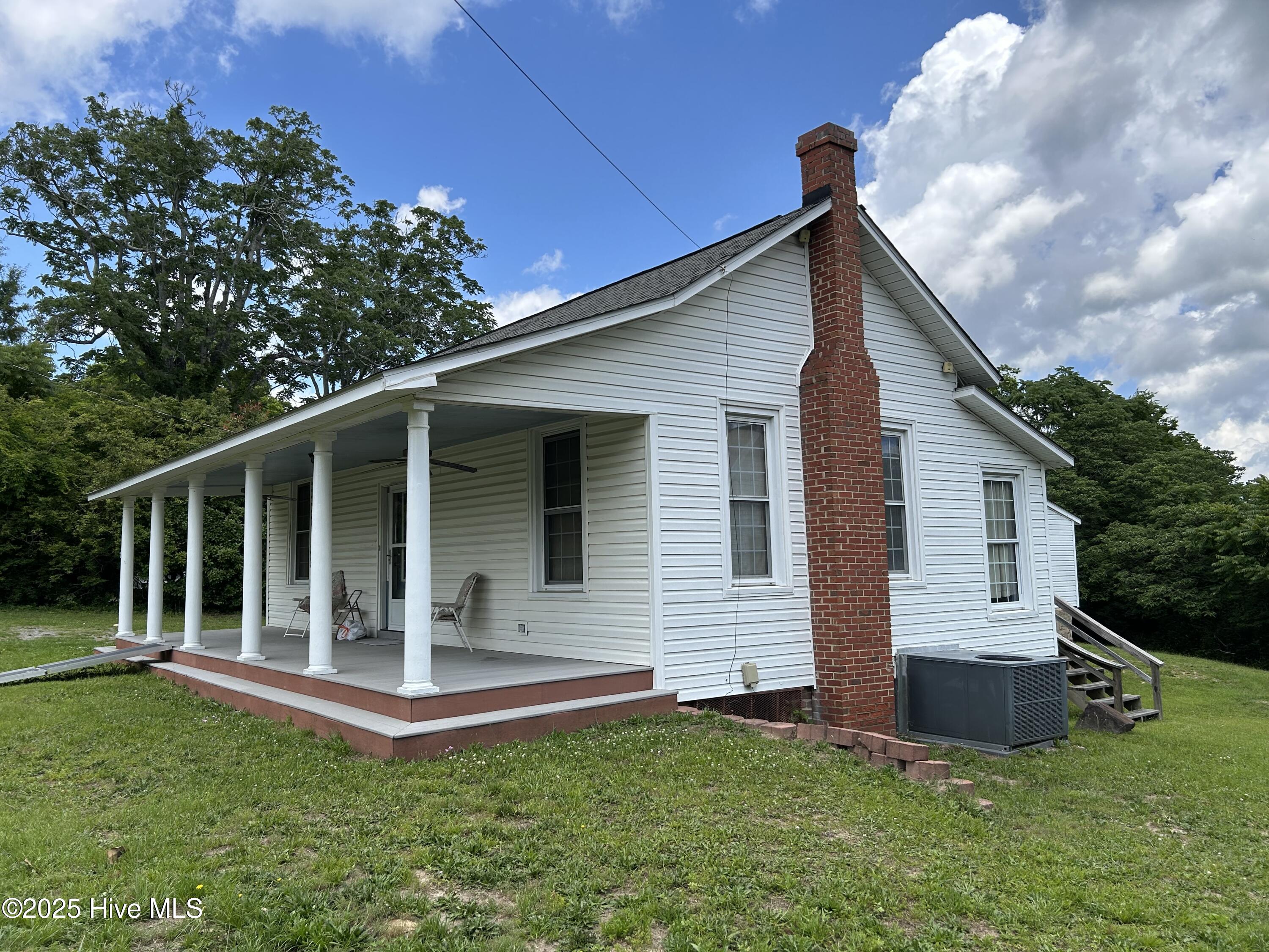 106 W Barrett Street Property Photo 1