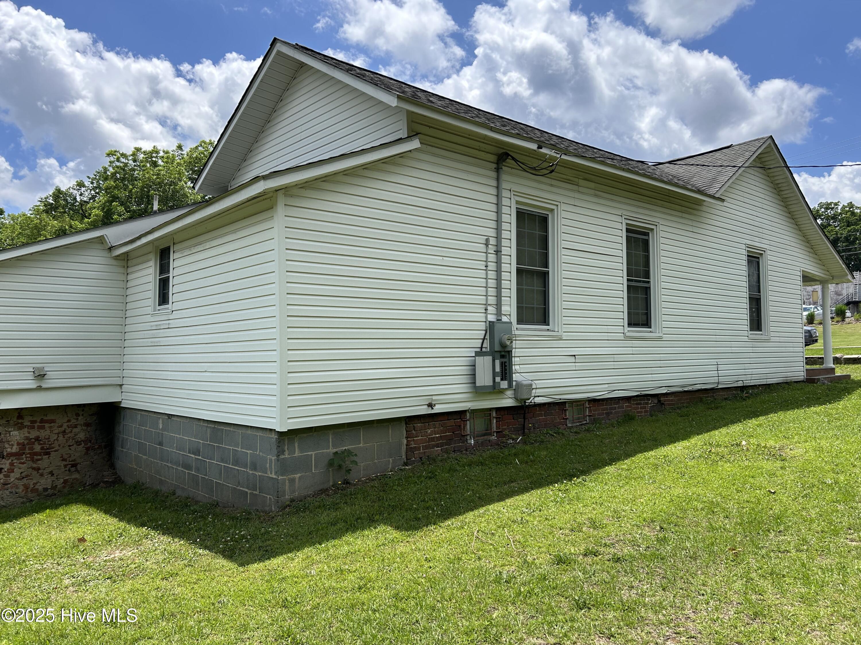 106 W Barrett Street Property Photo 3