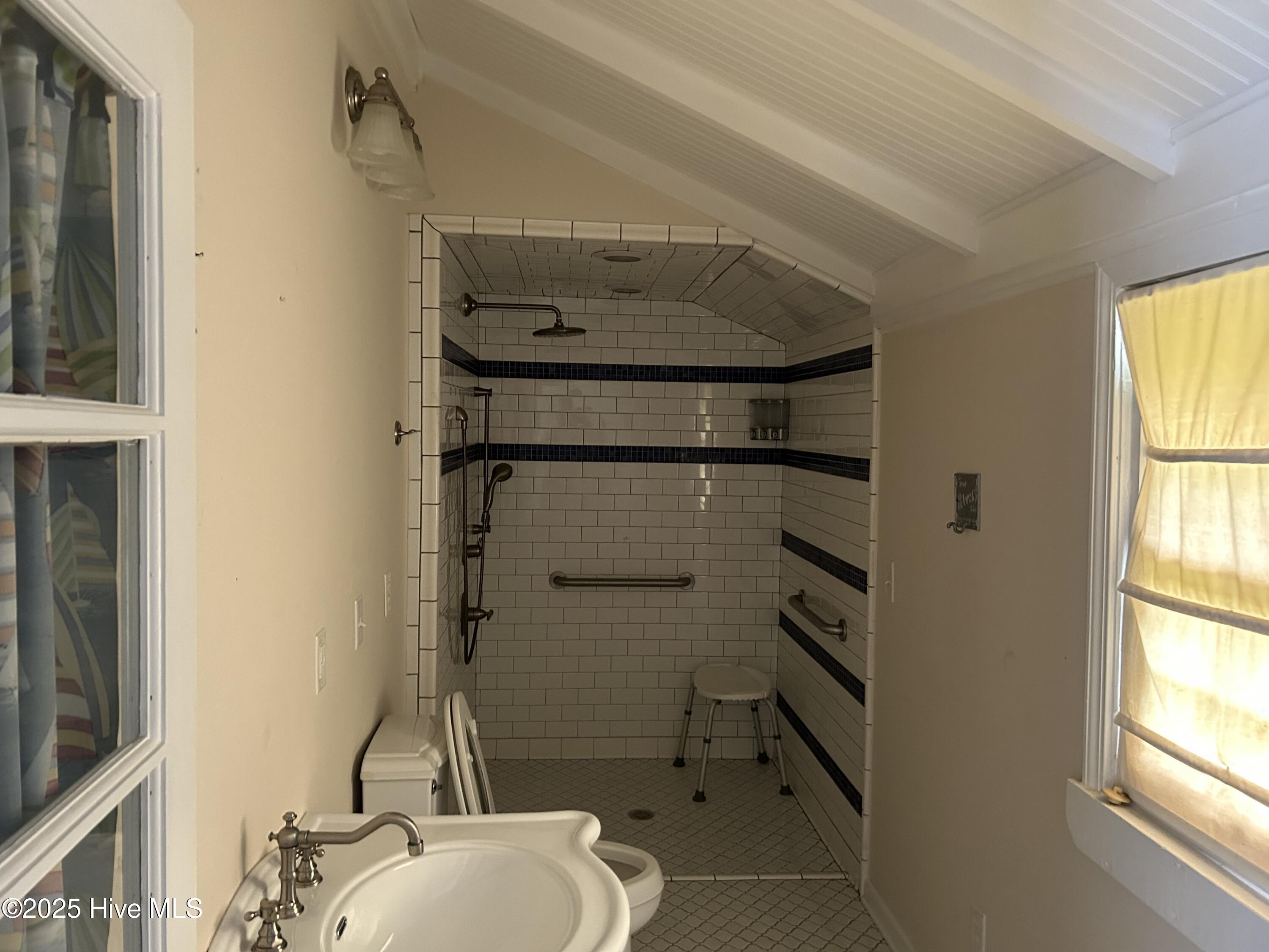 106 W Barrett Street Property Photo 5