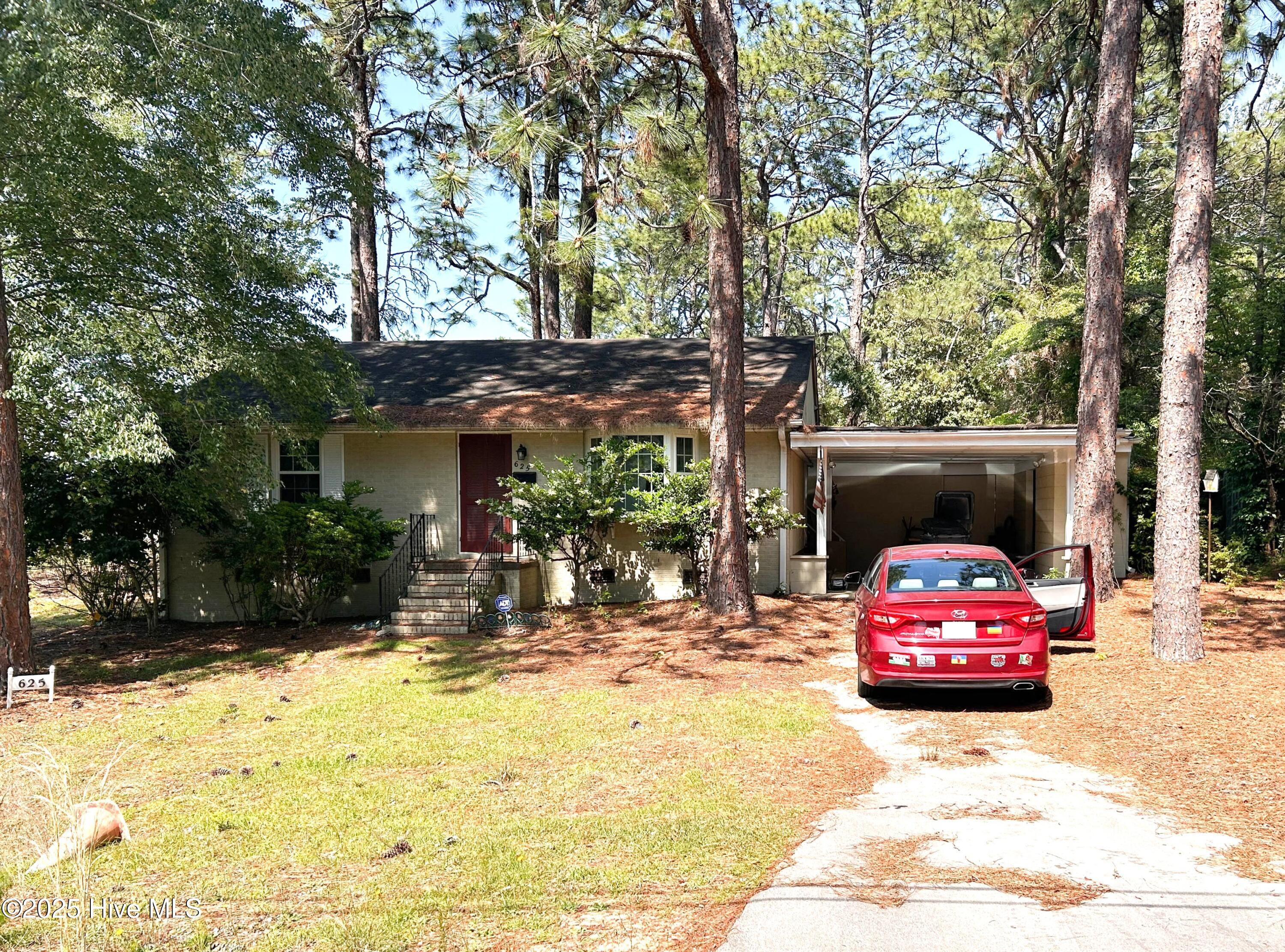 625 W Maine Avenue Property Photo 1