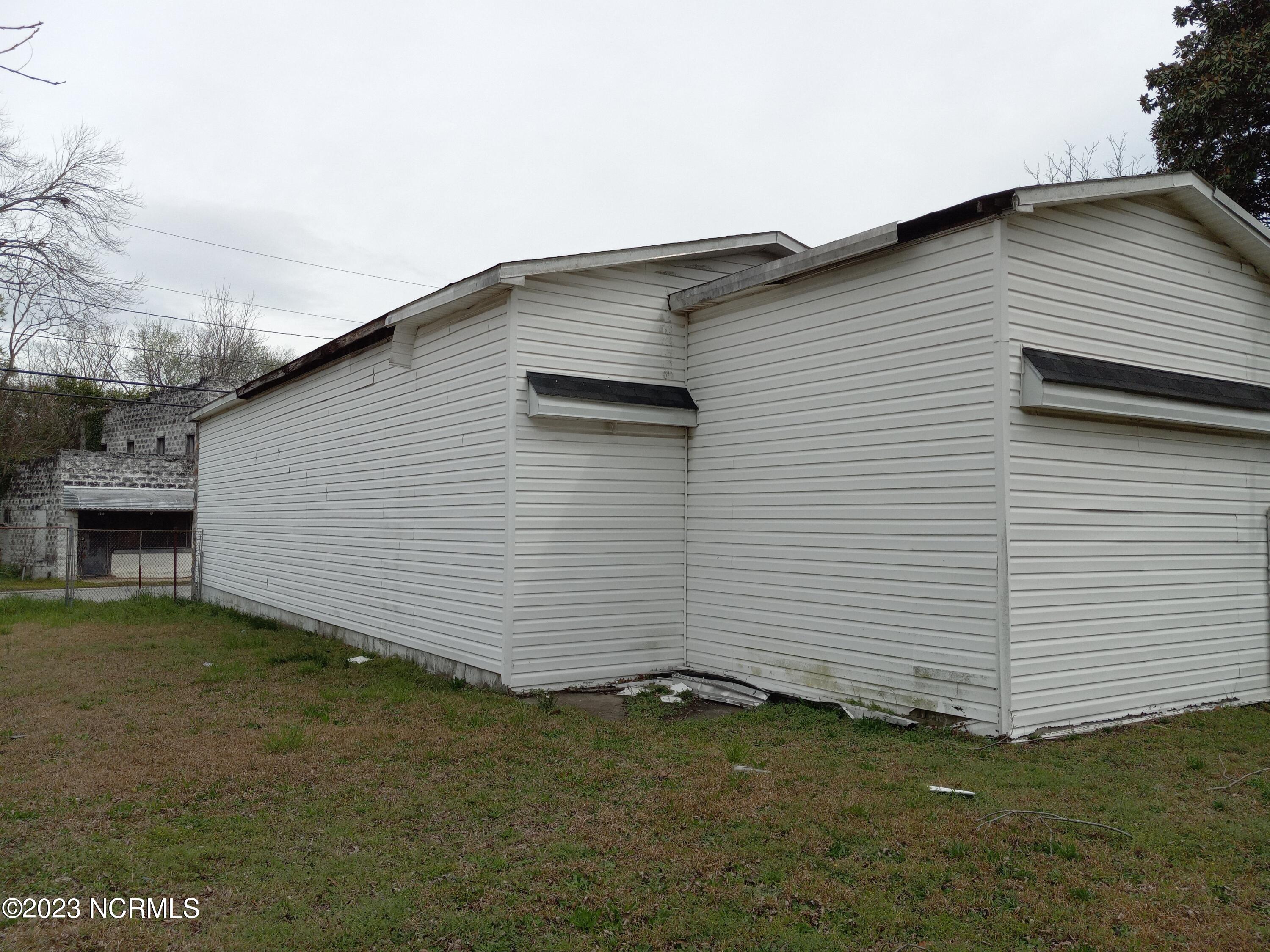 915 Tower Hill Road Property Photo 2